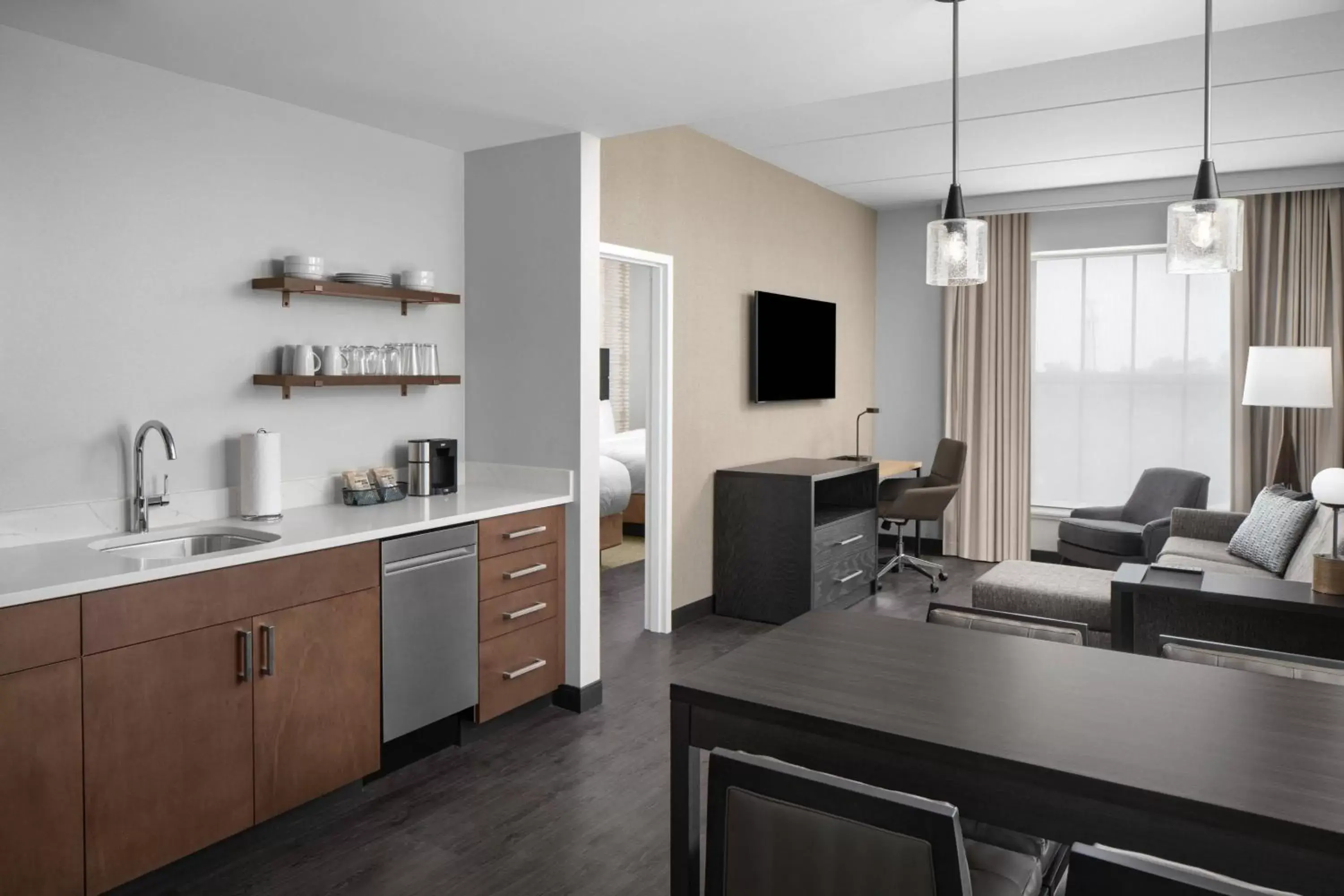 Bedroom, Kitchen/Kitchenette in Residence Inn By Marriott Jacksonville-Mayo Clinic Area