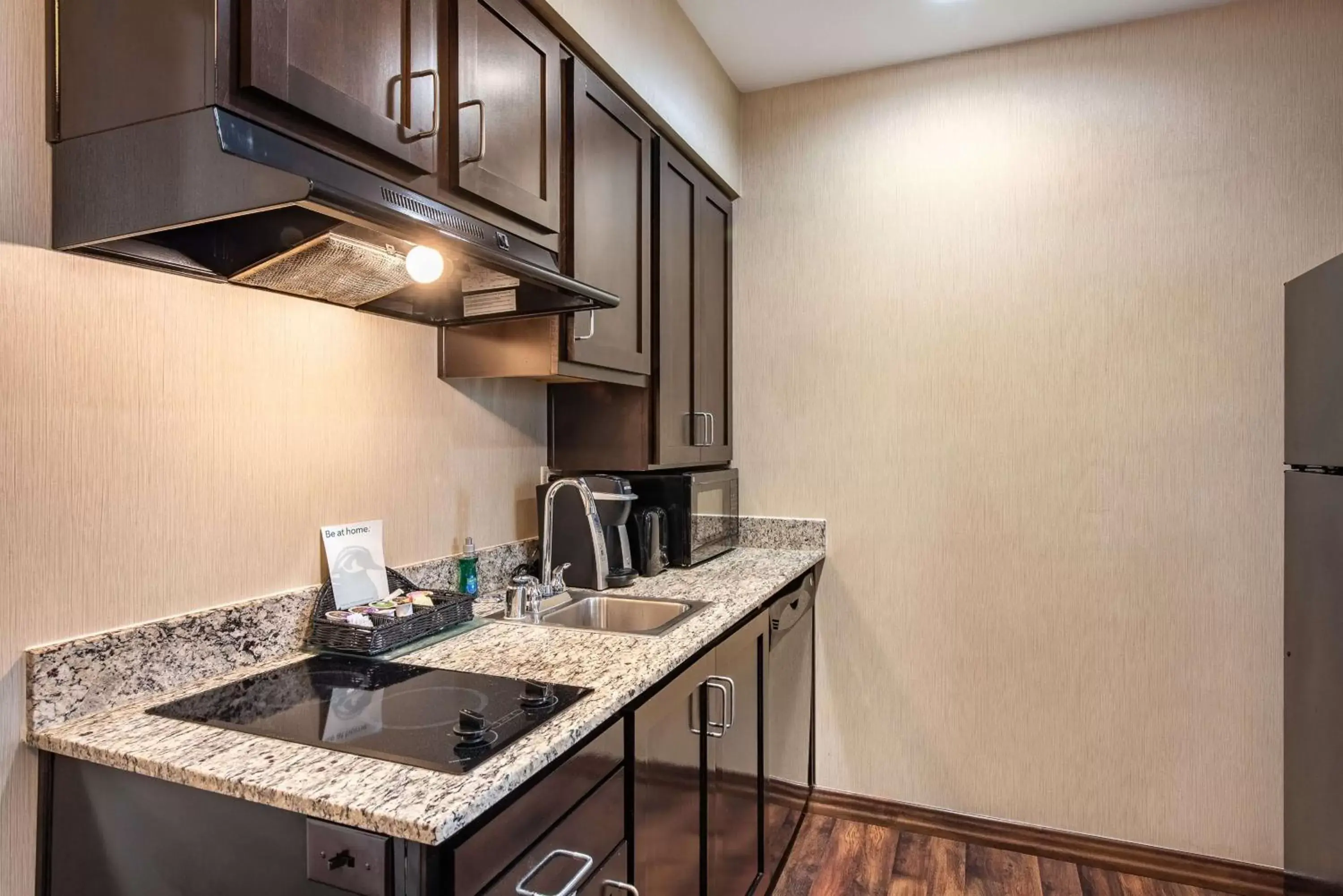 Kitchen or kitchenette, Kitchen/Kitchenette in Homewood Suites by Hilton Oxnard/Camarillo