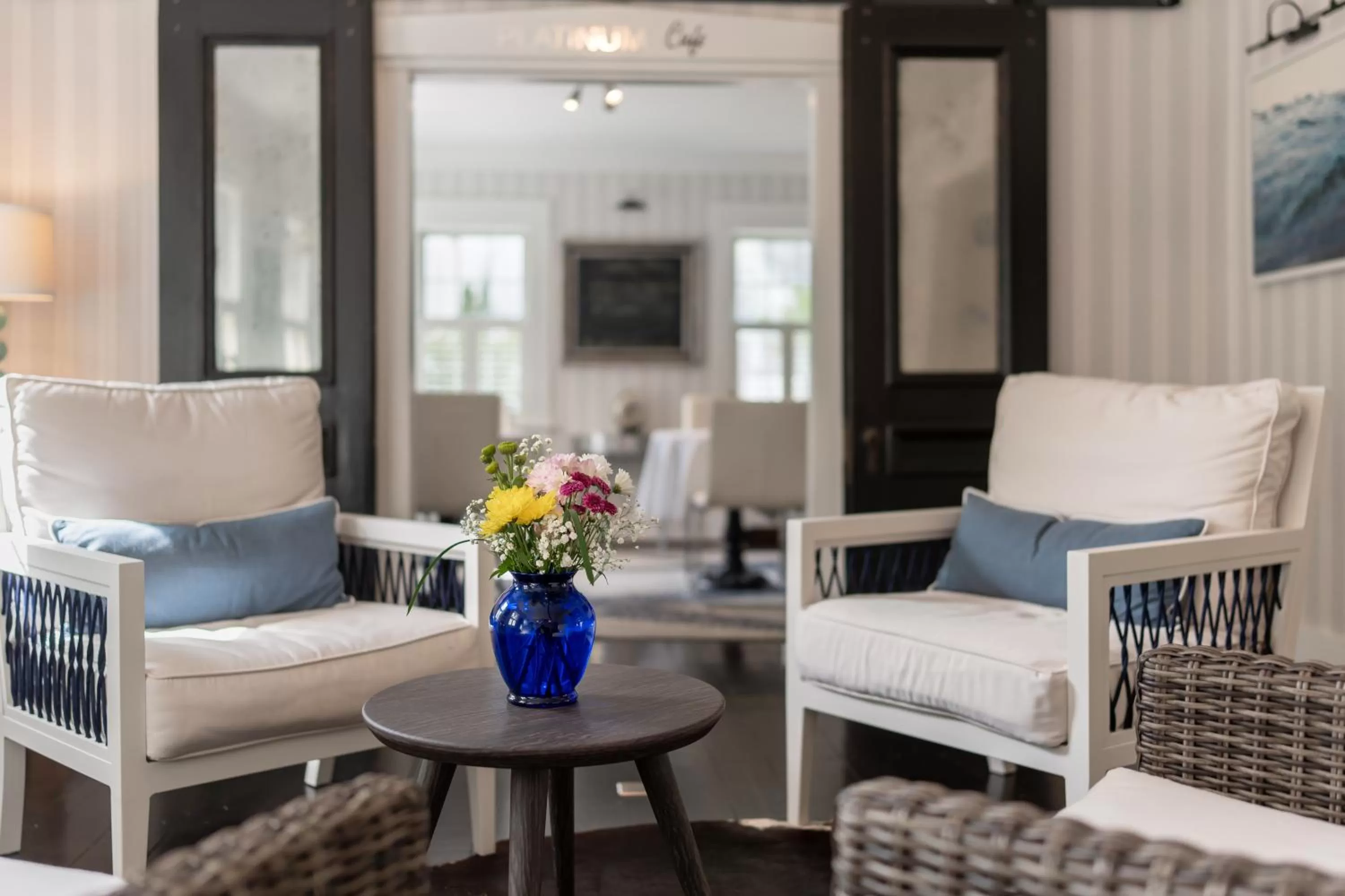 Communal lounge/ TV room in The Platinum Pebble Boutique Inn - Adults Only Property