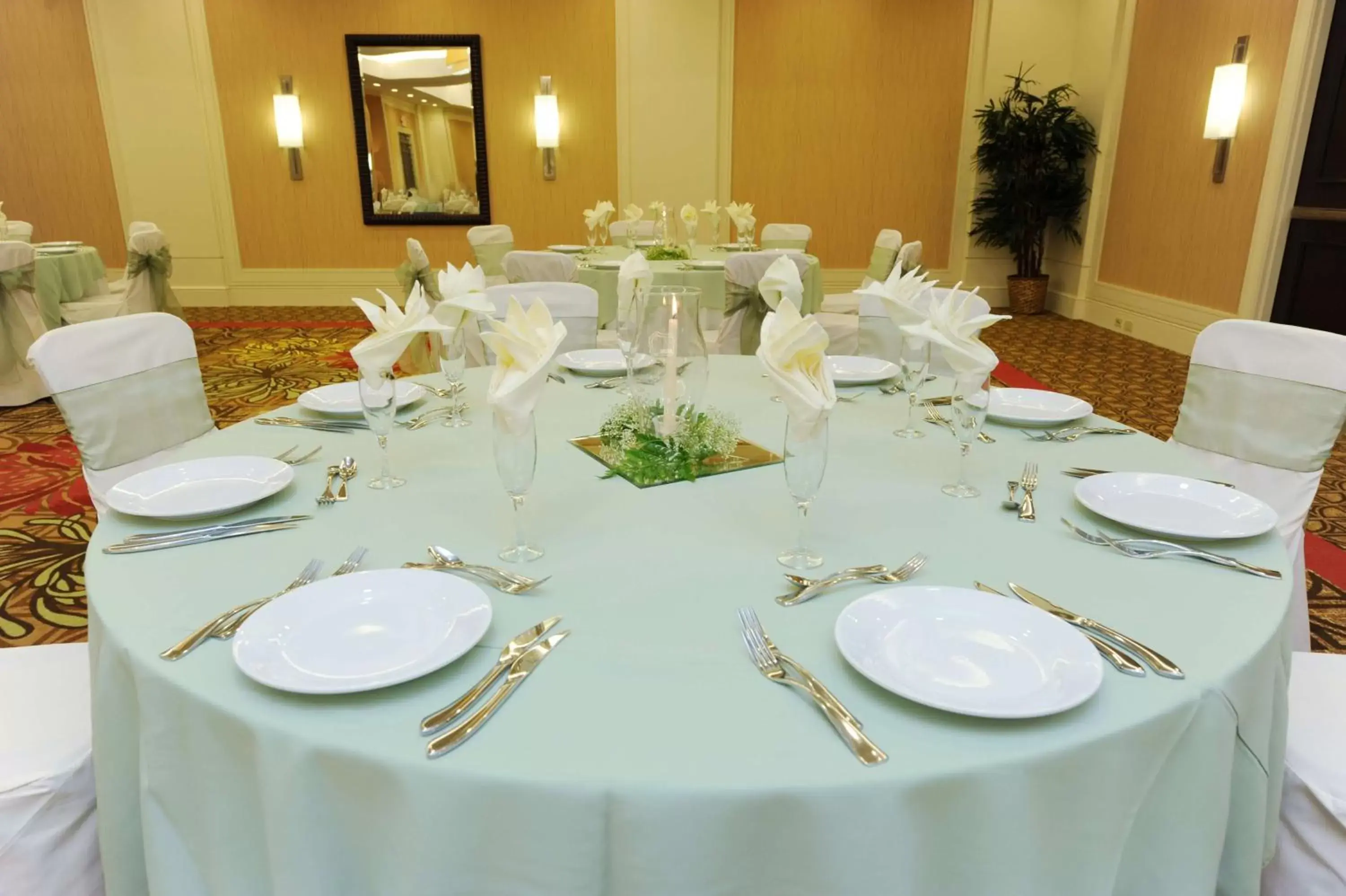 Meeting/conference room, Restaurant/Places to Eat in Hilton Garden Inn Atlanta Airport North