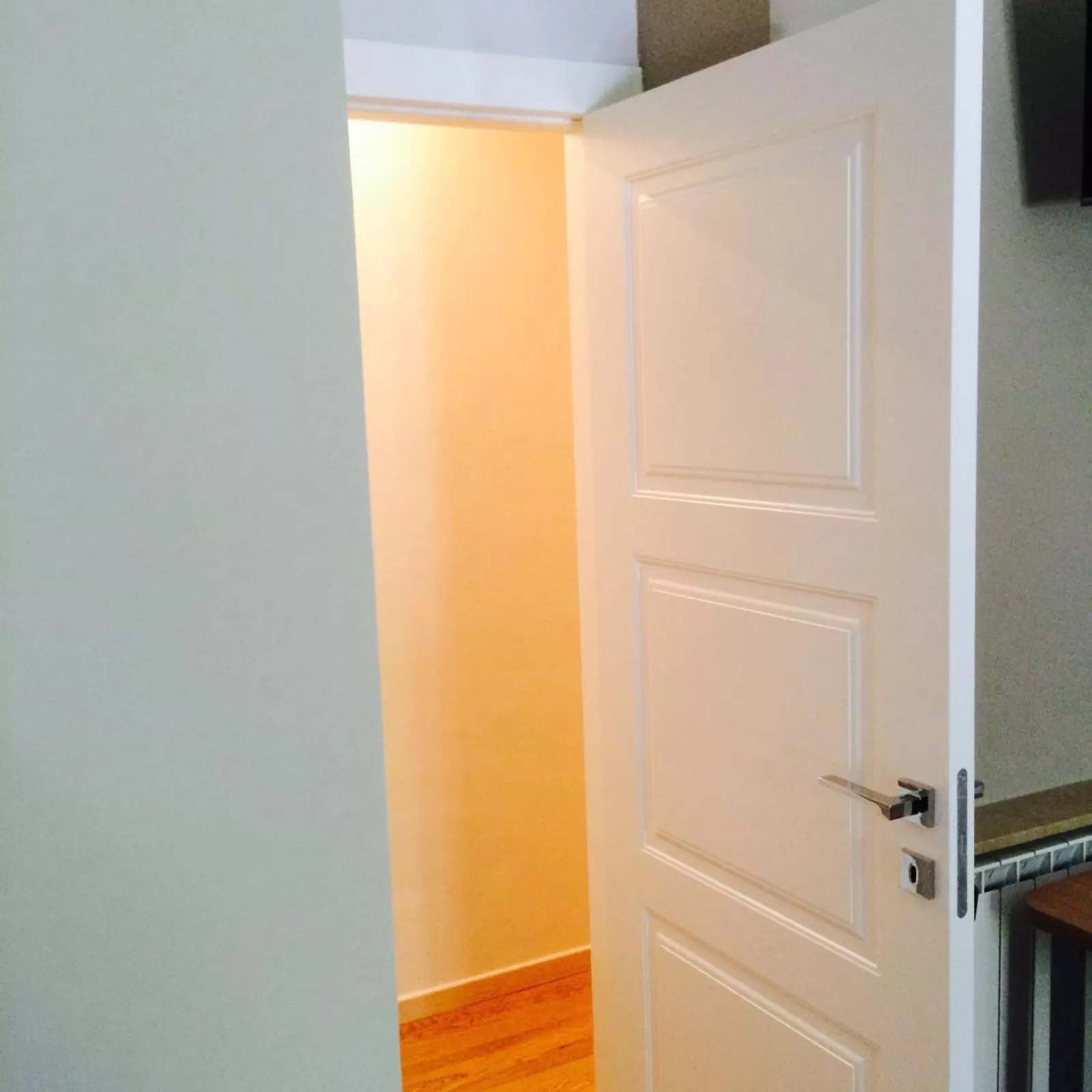 Decorative detail in Smart House Rental Rooms FREE PARKING