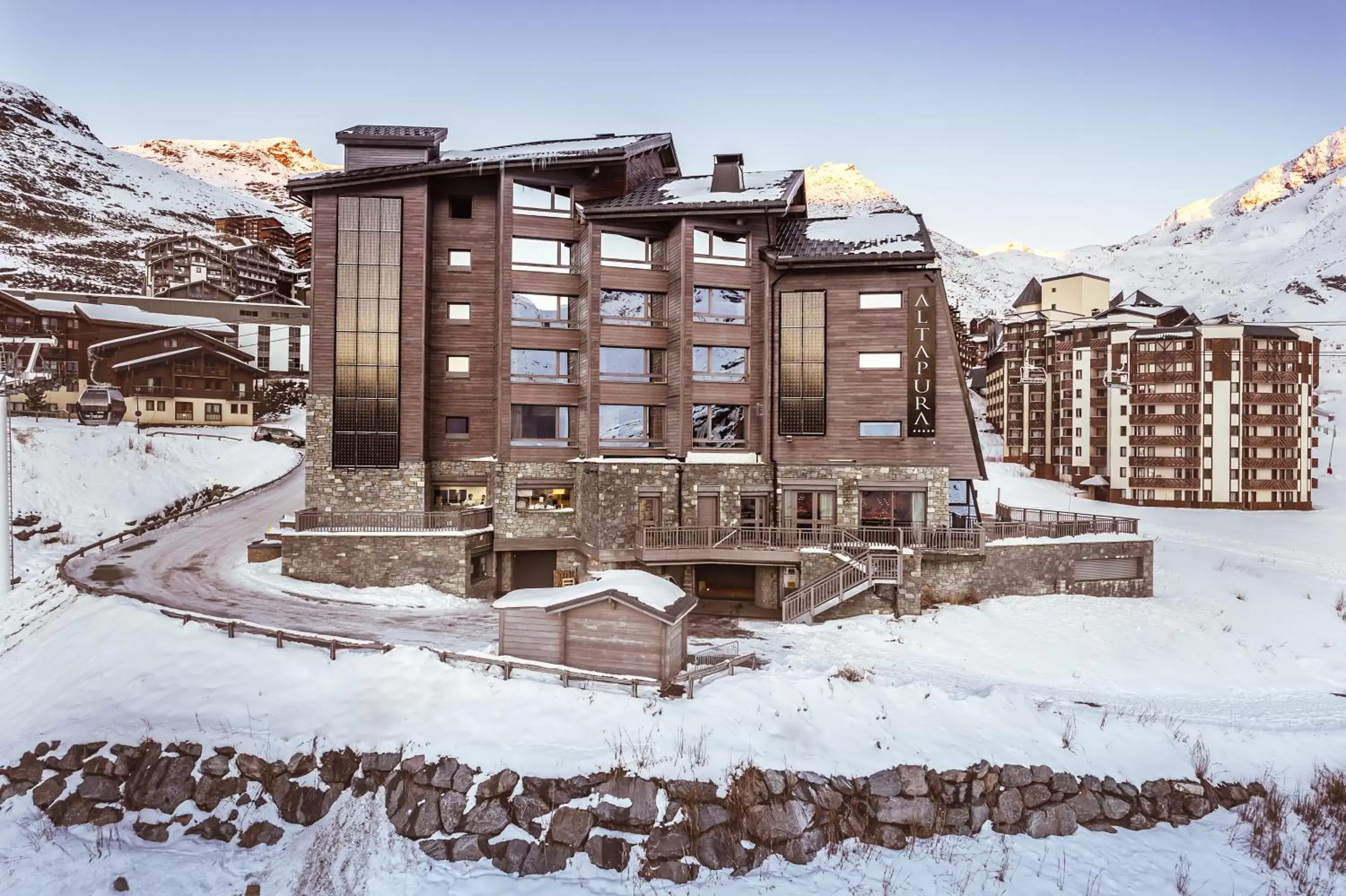 Property building in Altapura Hôtel & Spa Val Thorens Property building in Altapura Hôtel & Spa Val Thorens