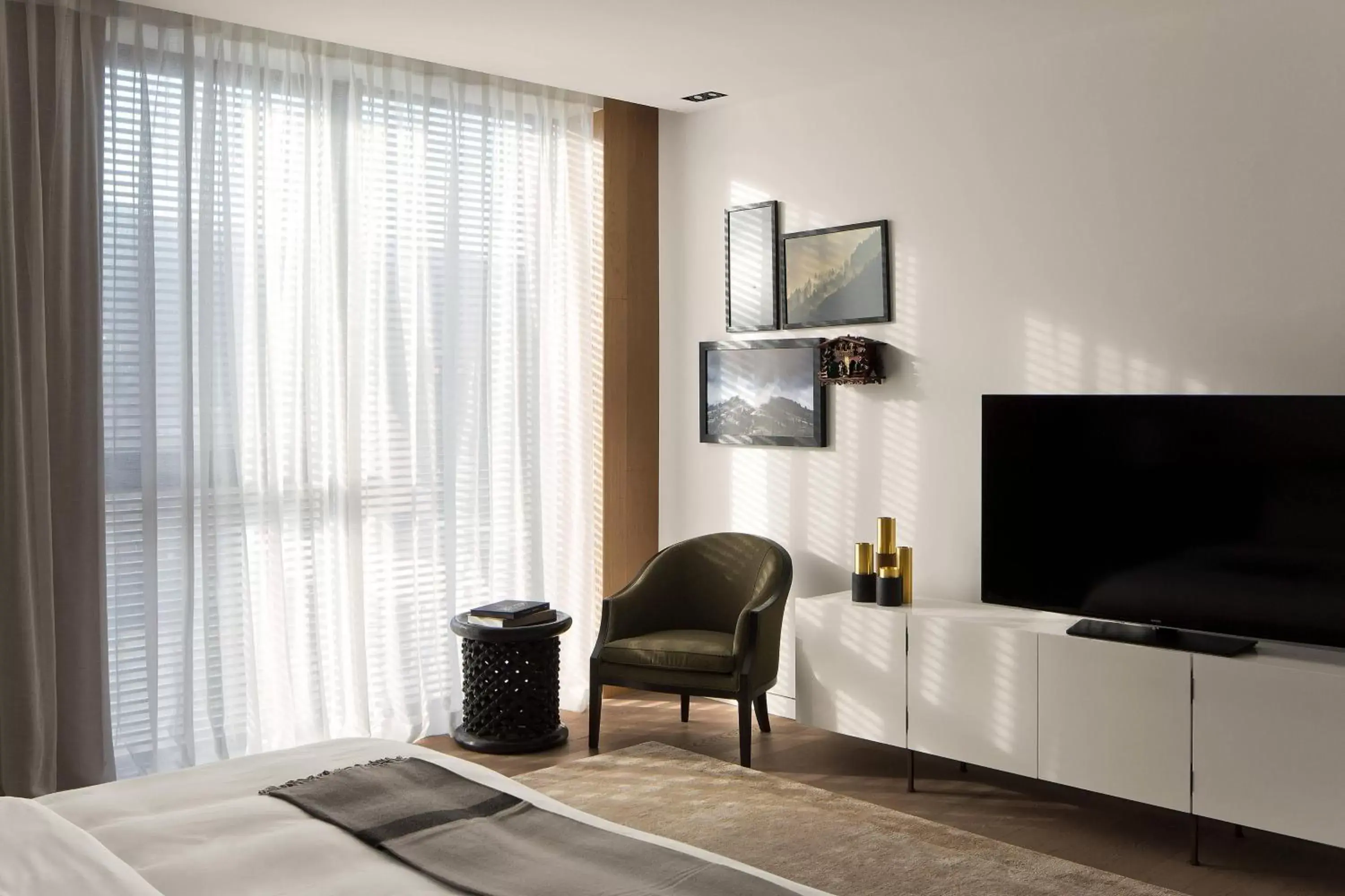 Bedroom, TV/Entertainment Center in Roomers Baden-Baden, Autograph Collection