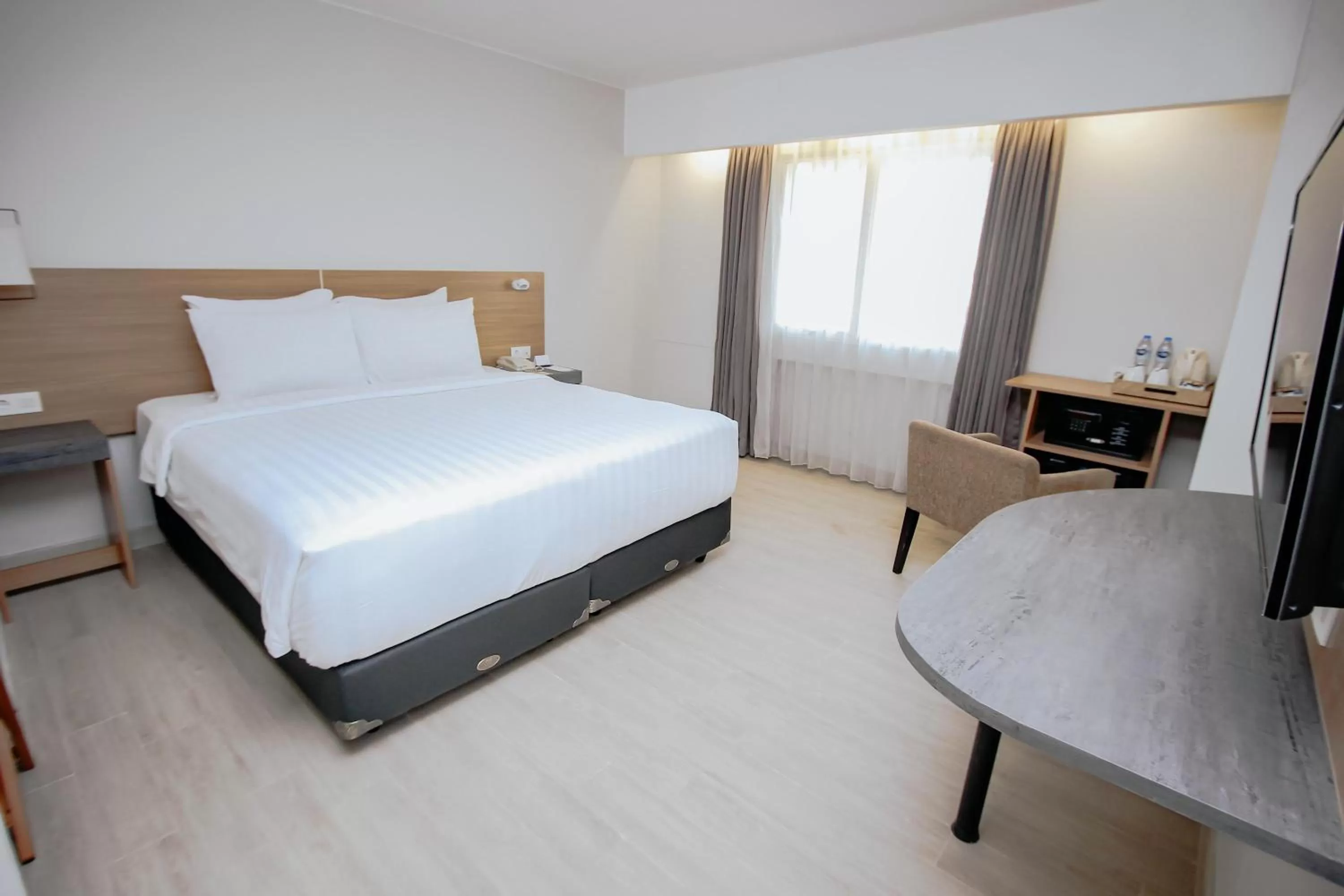 Bedroom, Bed in Grand Dafam Braga Bandung