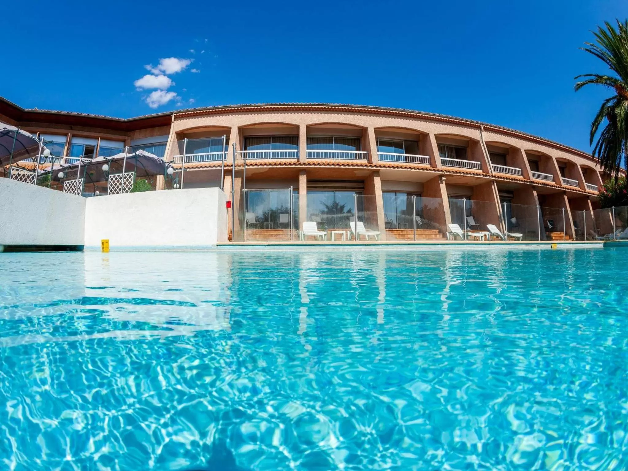 Swimming pool in Noemys Toulon La Valette - Hotel restaurant avec piscine