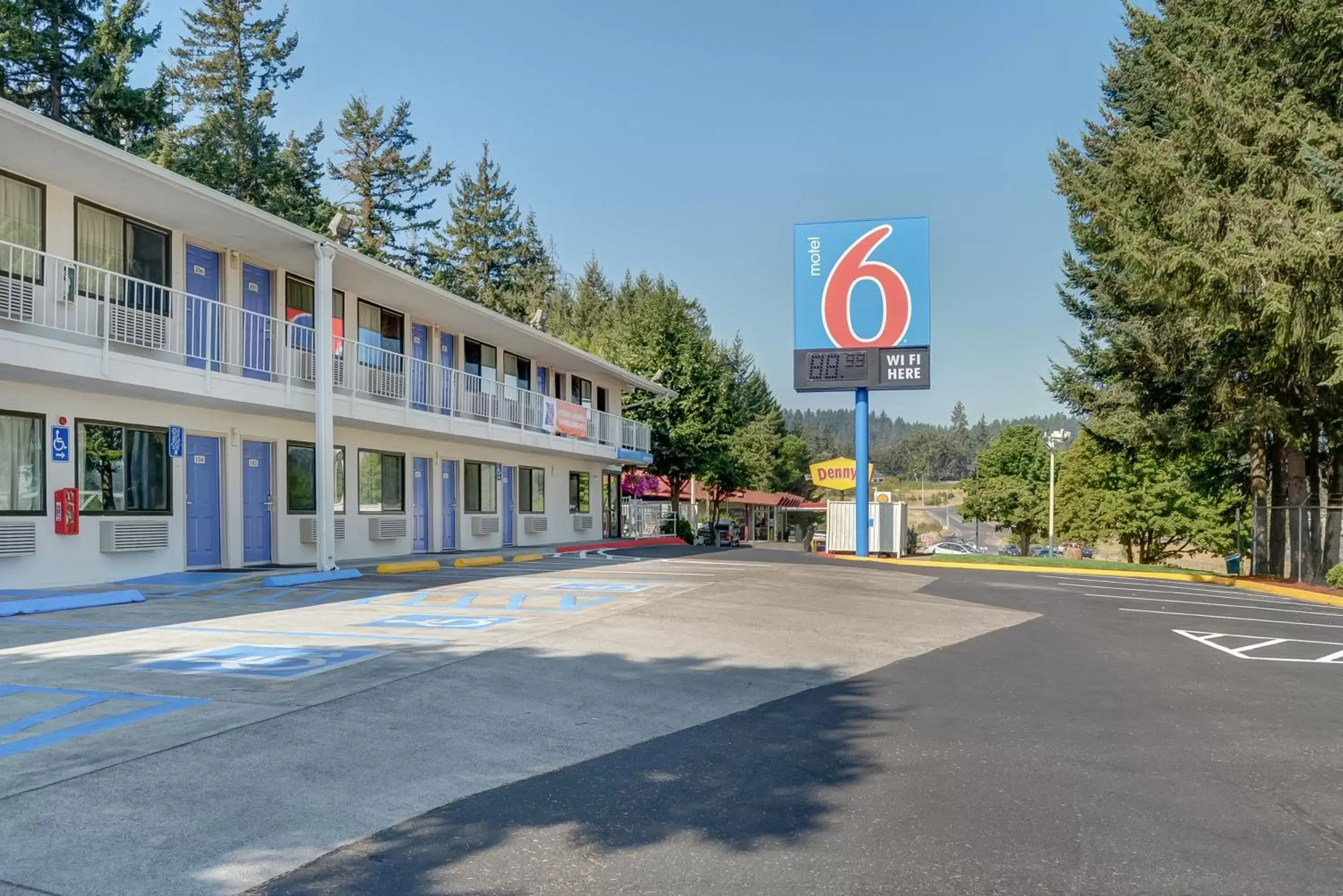 Facade/entrance in Motel 6-Eugene, OR - South Springfield Facade/entrance in Motel 6-Eugene, OR - South Springfield