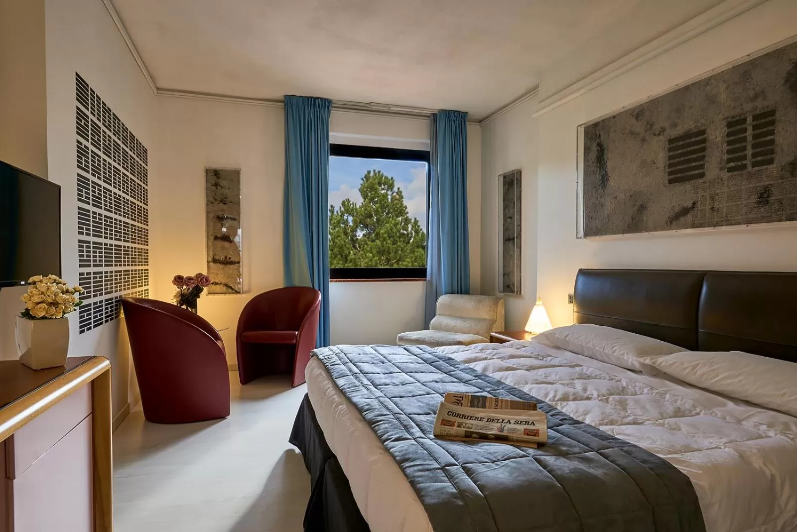 Photo of the whole room, Bed in Albornoz Palace Hotel