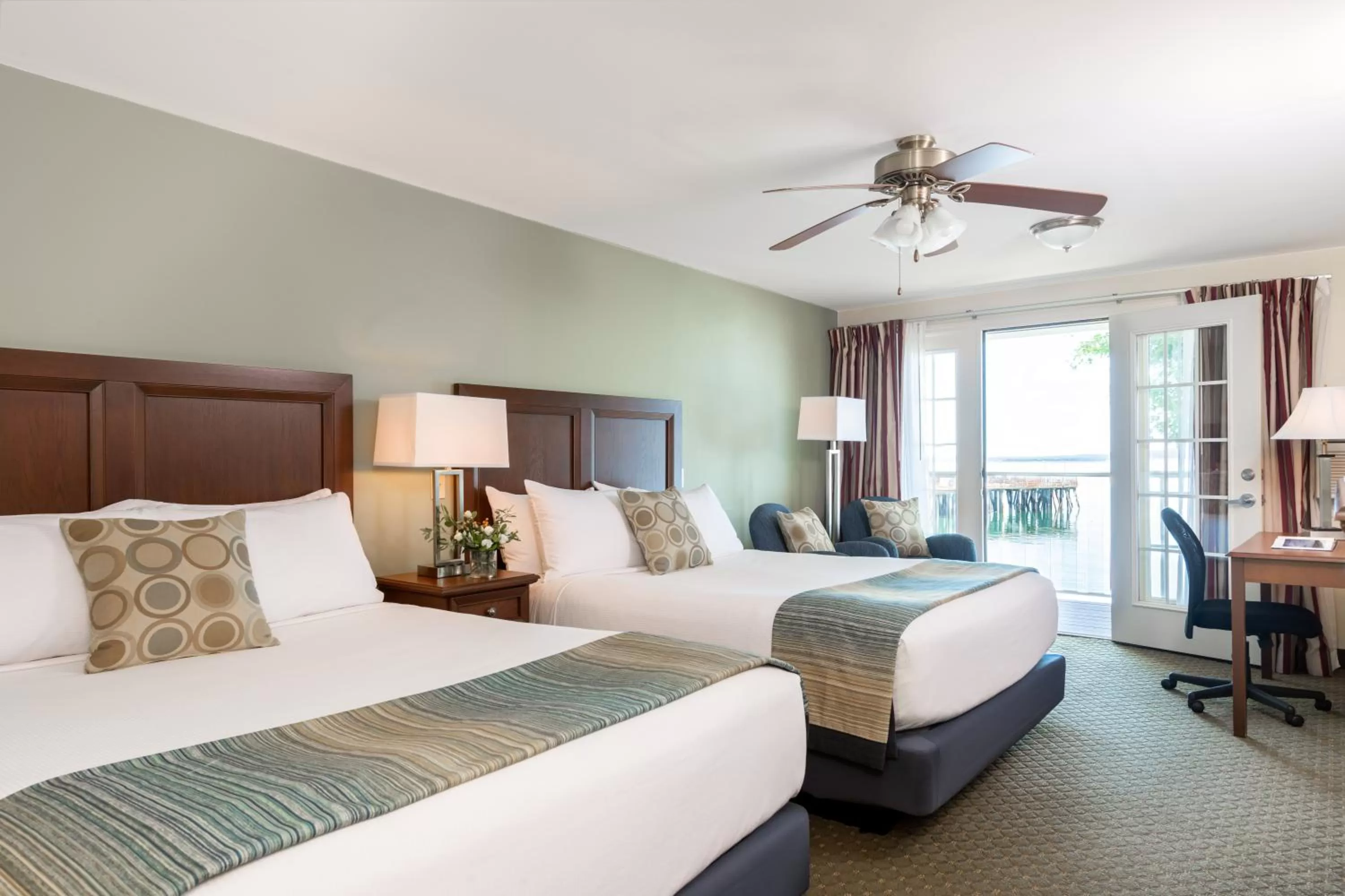 Bed in Atlantic Oceanside Hotel & Conference Center