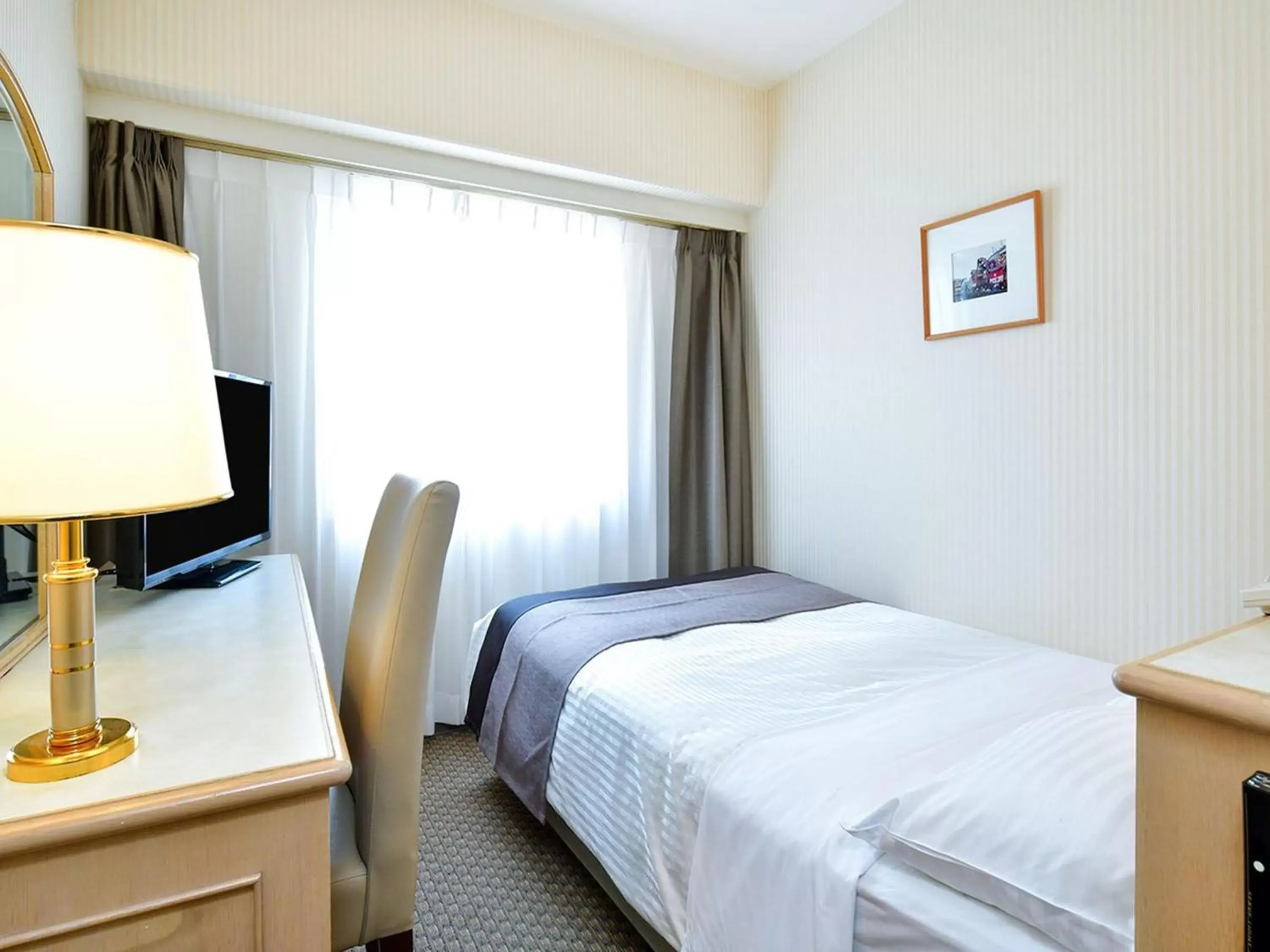 Photo of the whole room, Bed in HOTEL MYSTAYS Kanazawa Katamachi