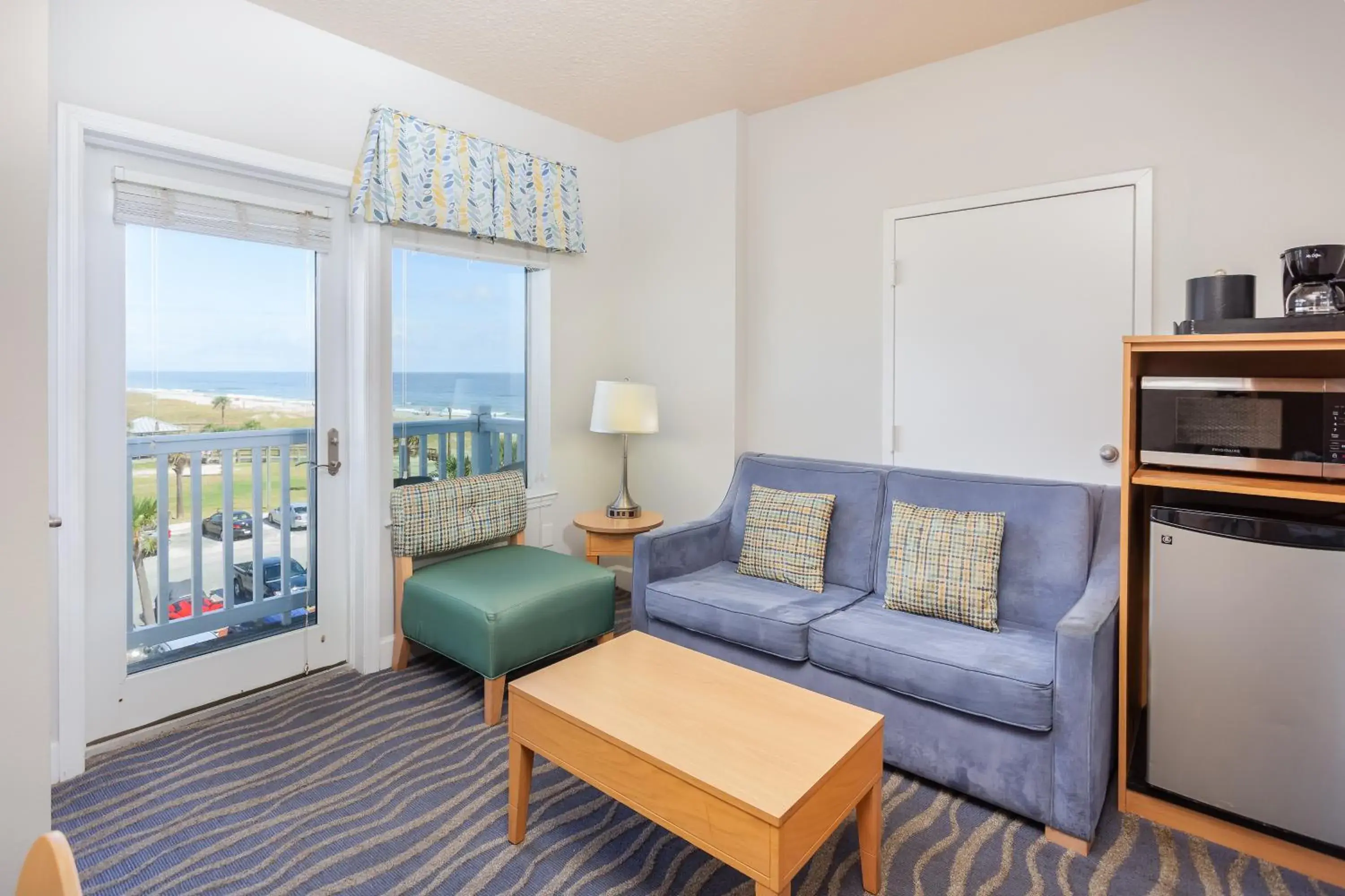 Living room, Seating Area in Seaside Amelia Inn - Amelia Island