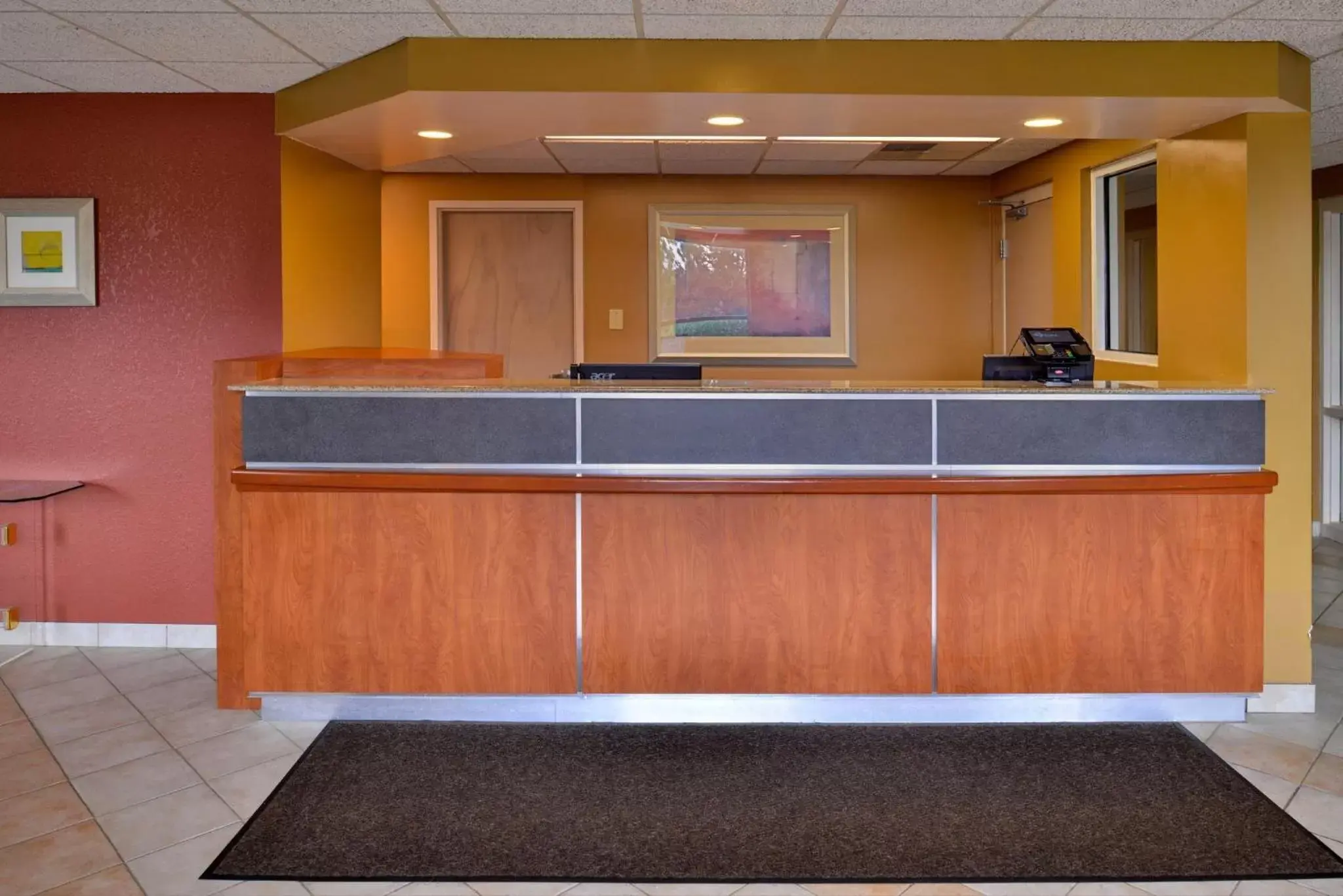 Lobby or reception, Lobby/Reception in Red Roof Inn Sandusky - Milan