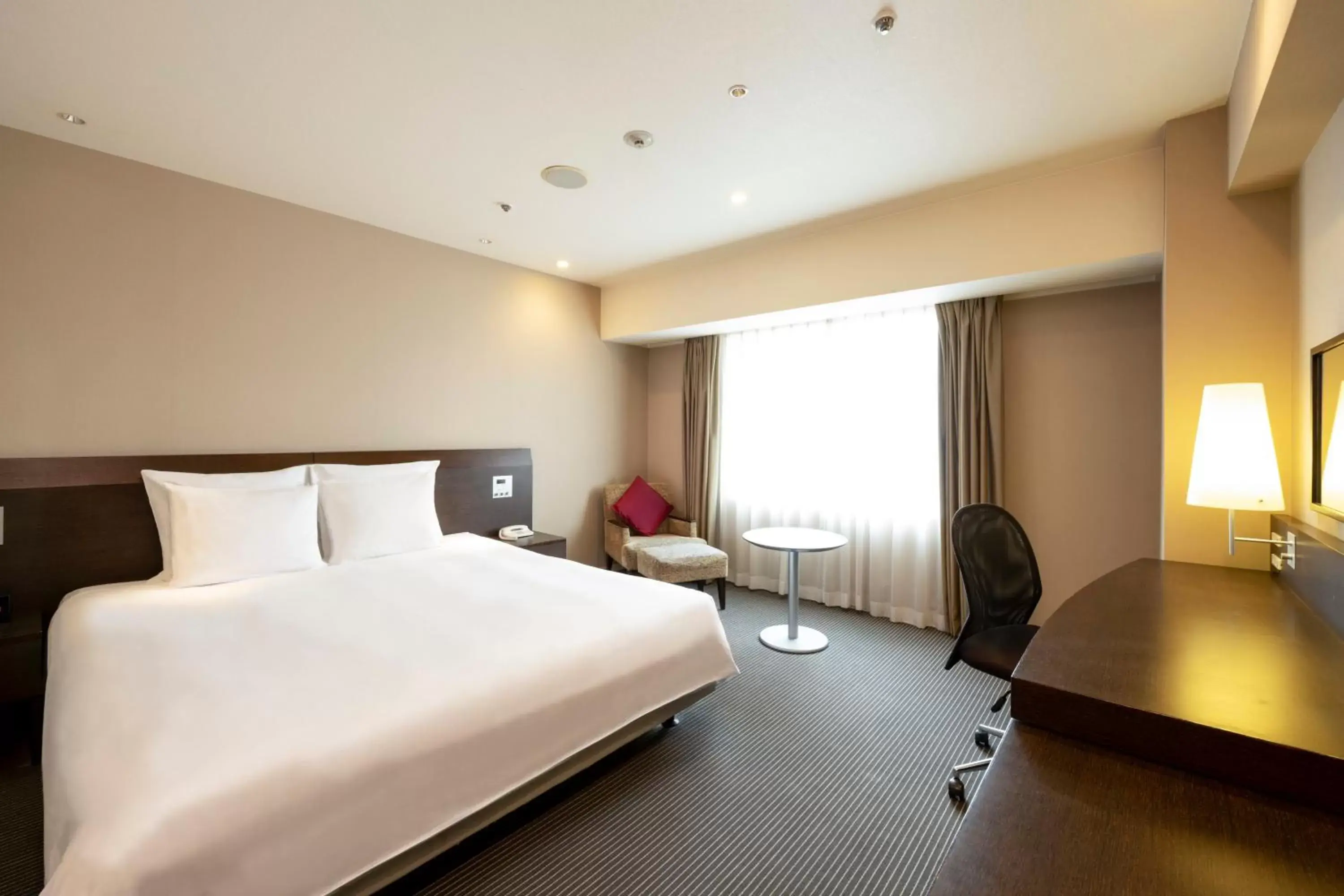 Photo of the whole room, Bed in ANA Crowne Plaza Hiroshima, an IHG Hotel