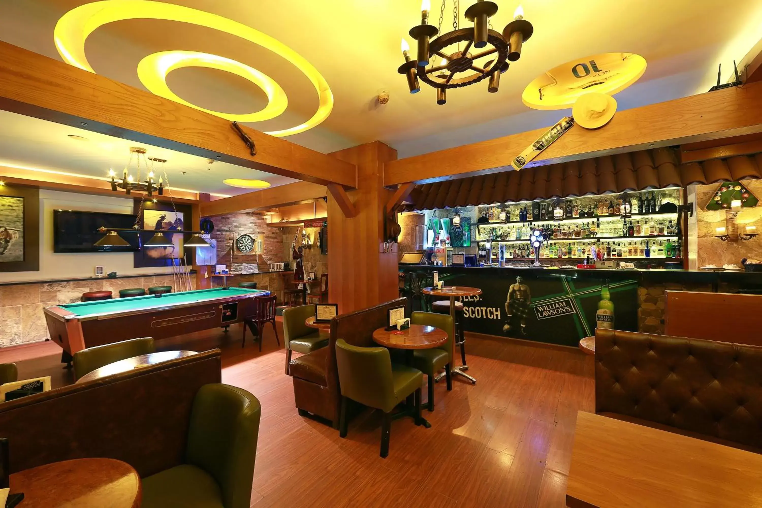 Restaurant/places to eat, Lounge/Bar in President Hotel