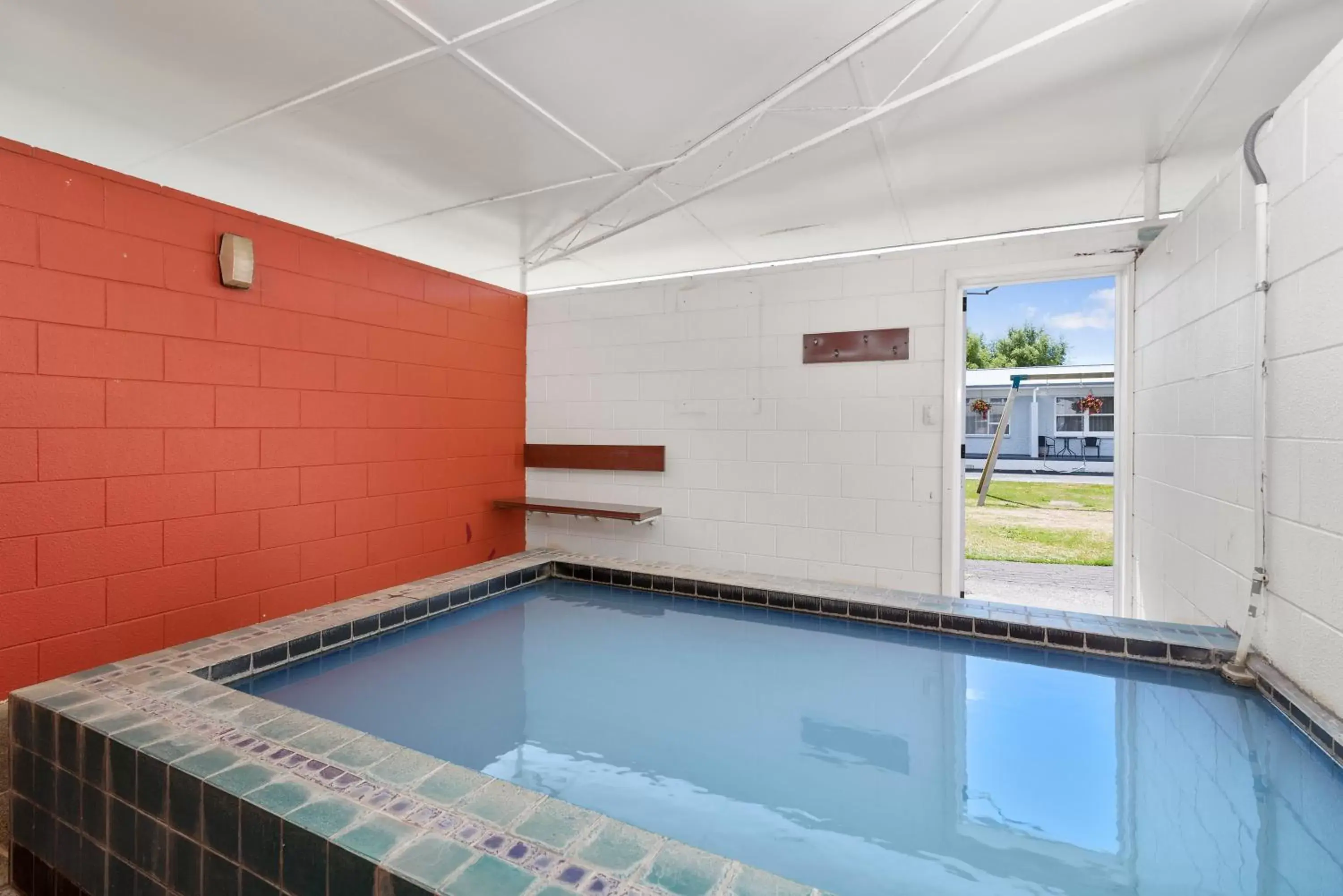 Area and facilities, Swimming Pool in Cleveland Thermal Motel