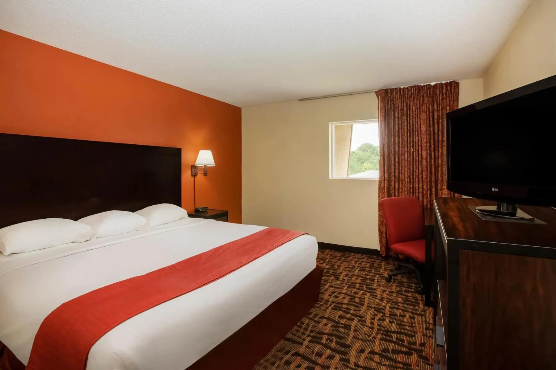 Bed in Super 8 by Wyndham Lawrence KU