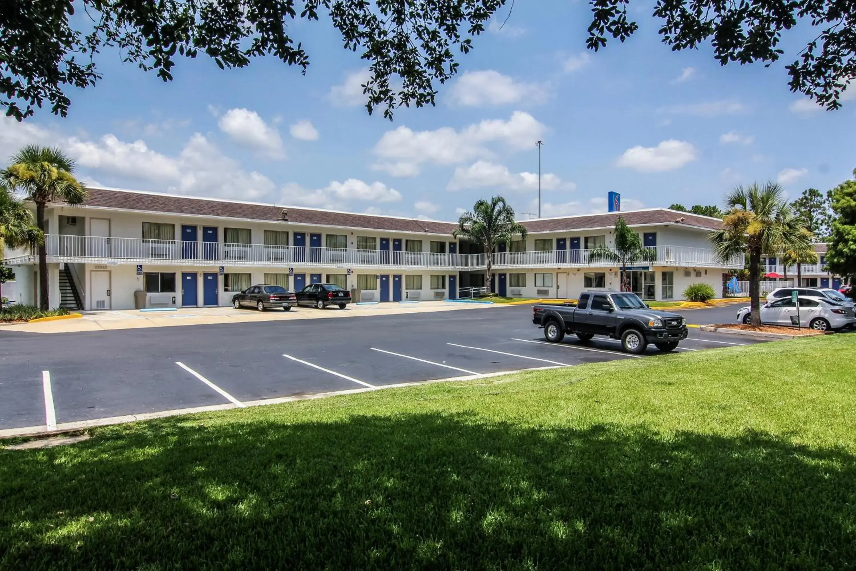 Facade/entrance, Property Building in Motel 6-Jacksonville, FL - Orange Park