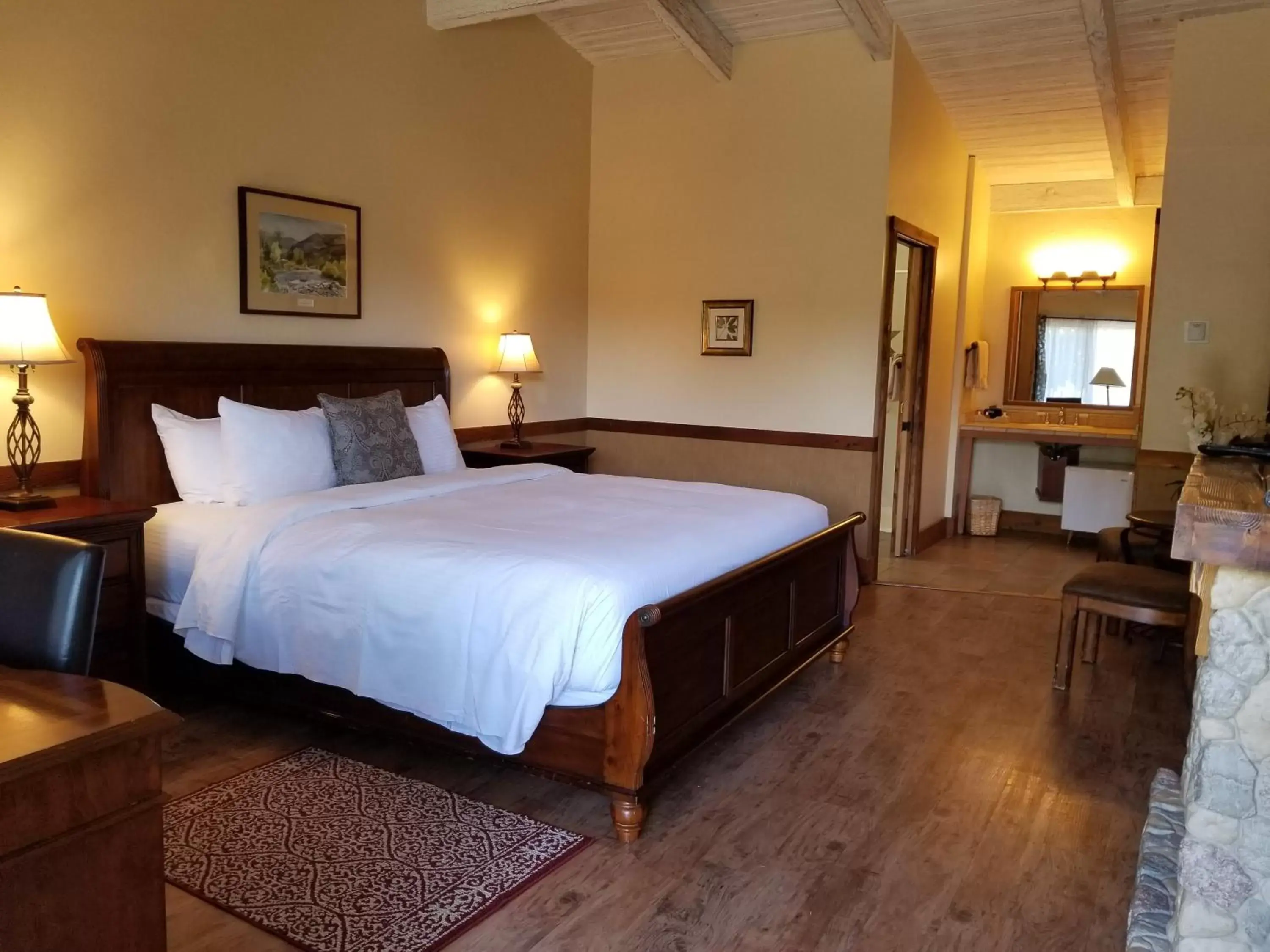 Bedroom, Bed in Carmel Valley Lodge