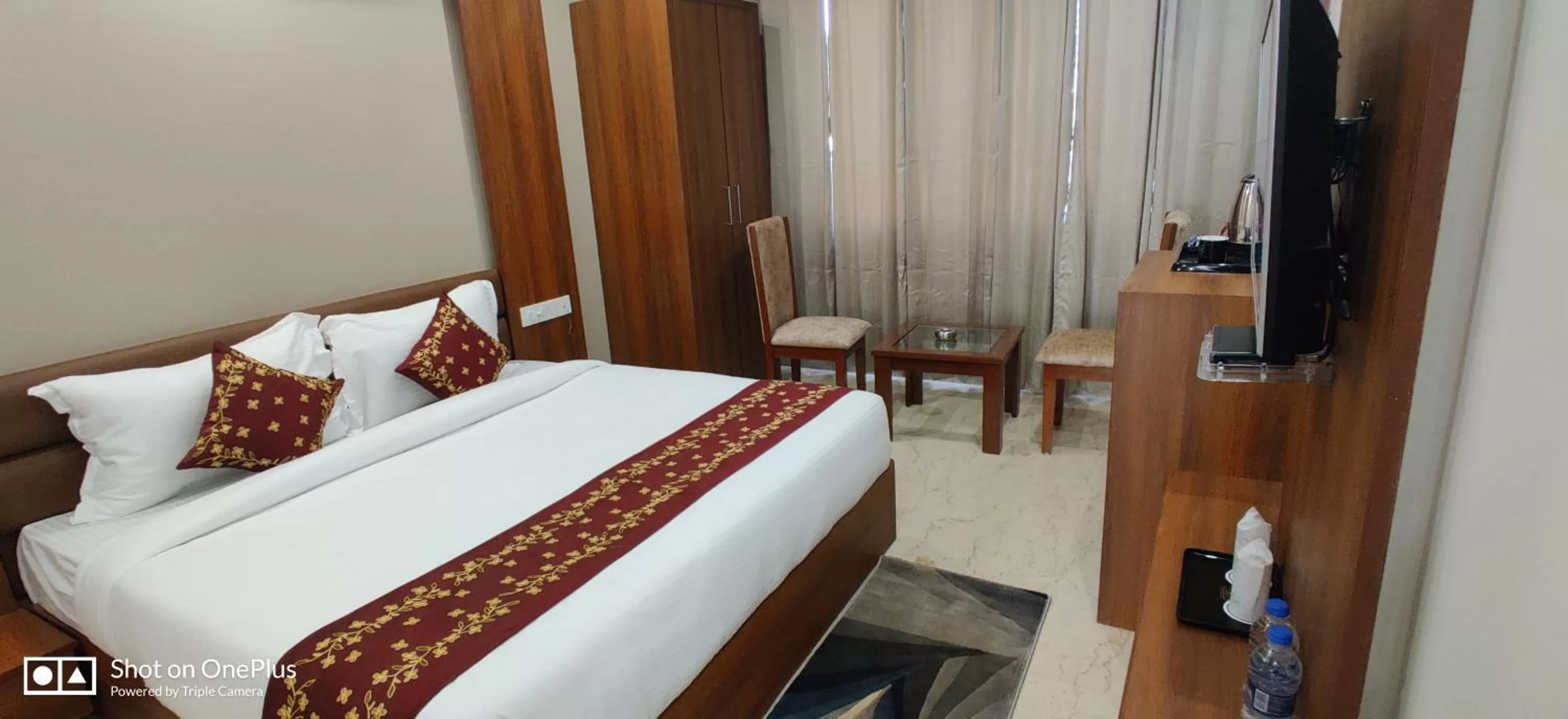 Property building, Bed in Hotel Trimurti