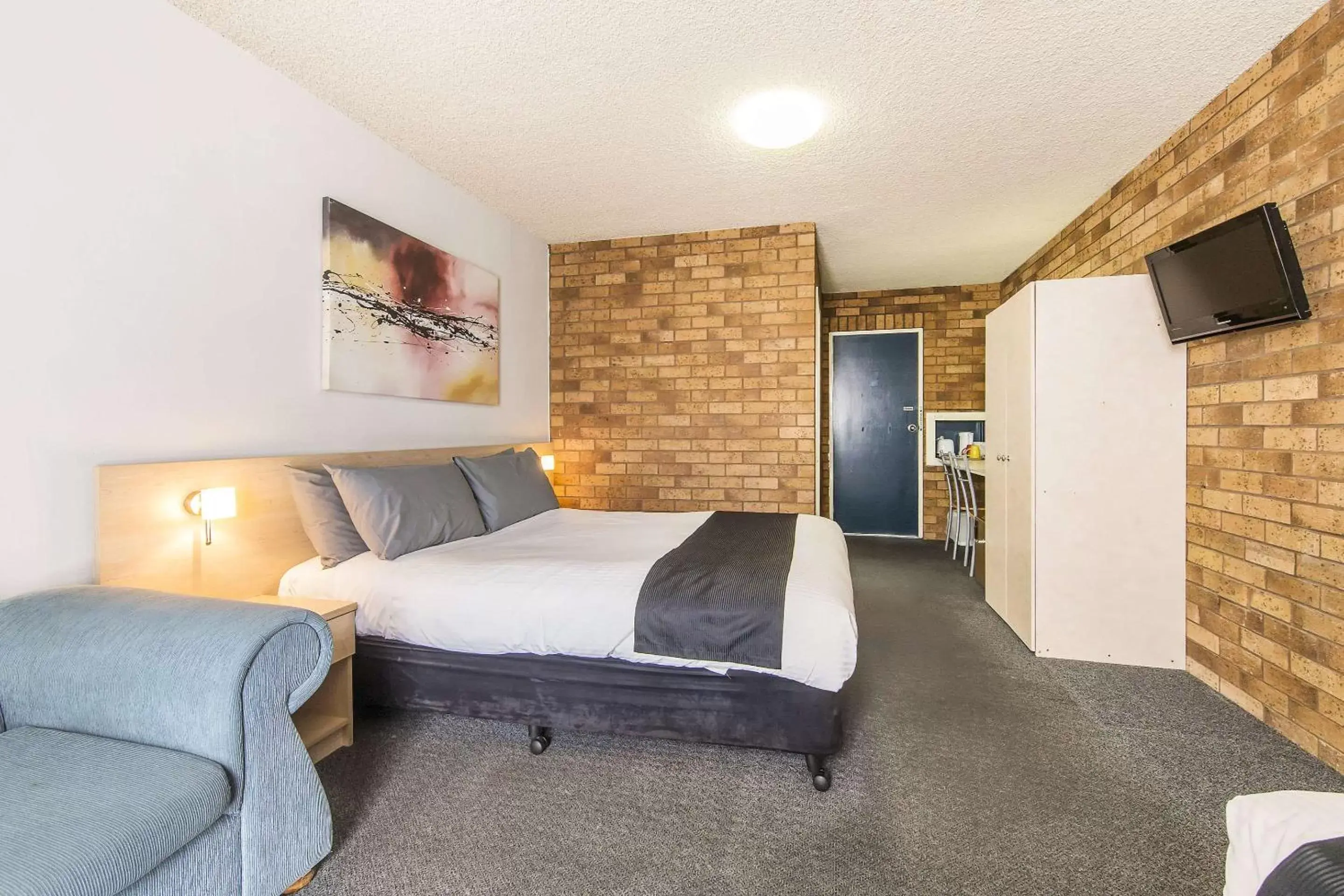 Photo of the whole room, Bed in Comfort Inn Dubbo City