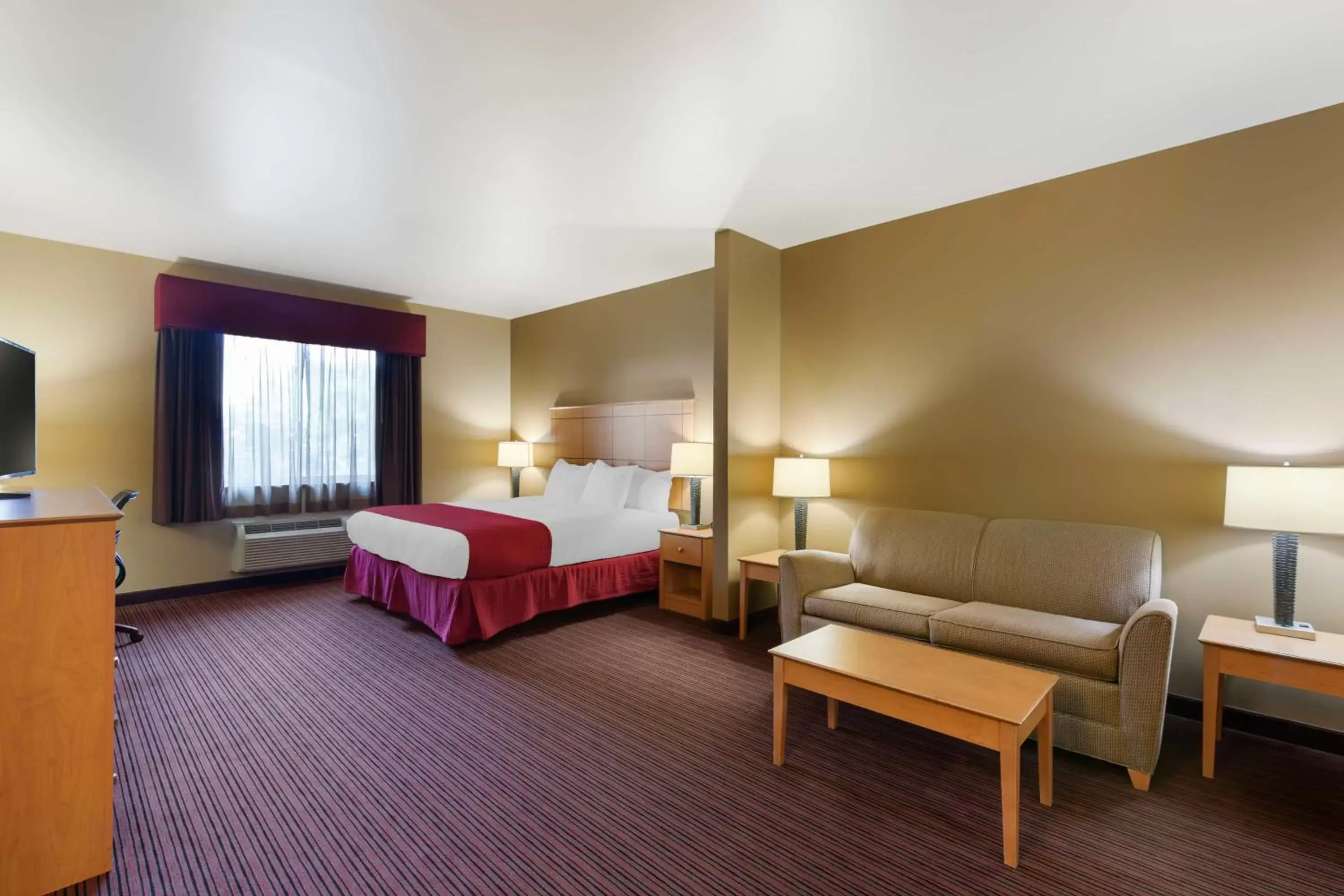 Bedroom, Bed in Best Western Golden Prairie Inn and Suites