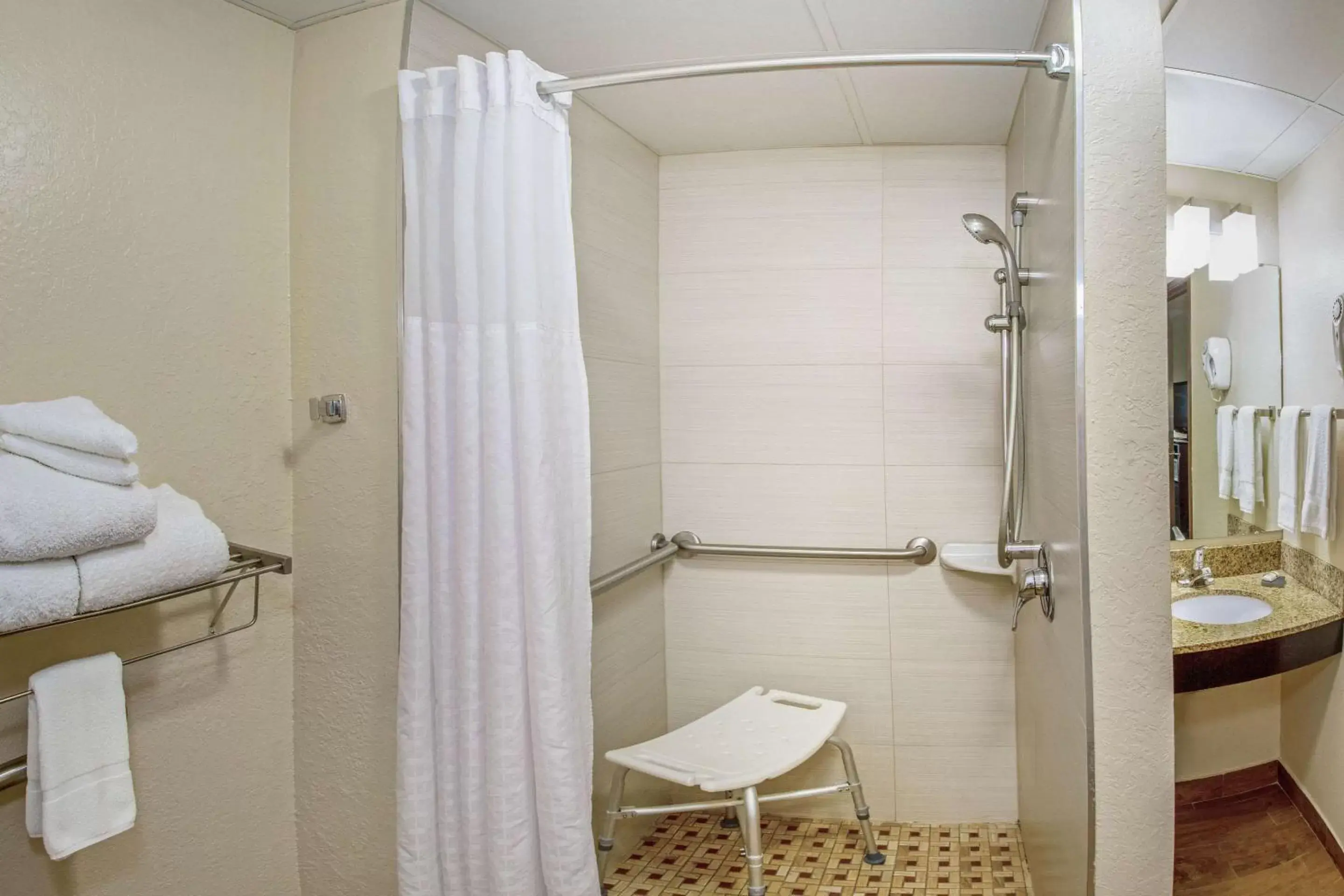 Bedroom, Bathroom in Comfort Inn & Suites Sarasota I75