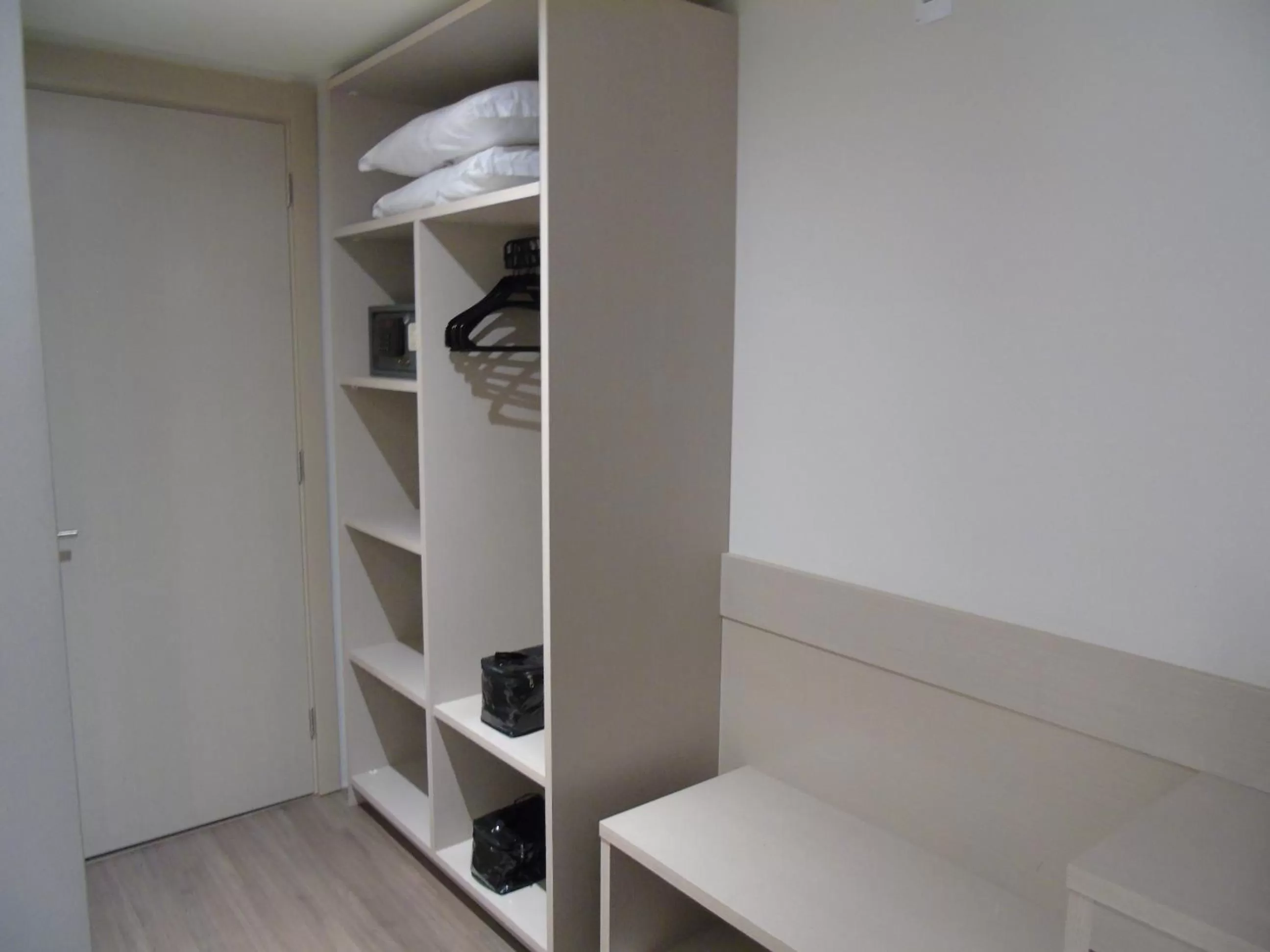 wardrobe in Samba Tres Rios