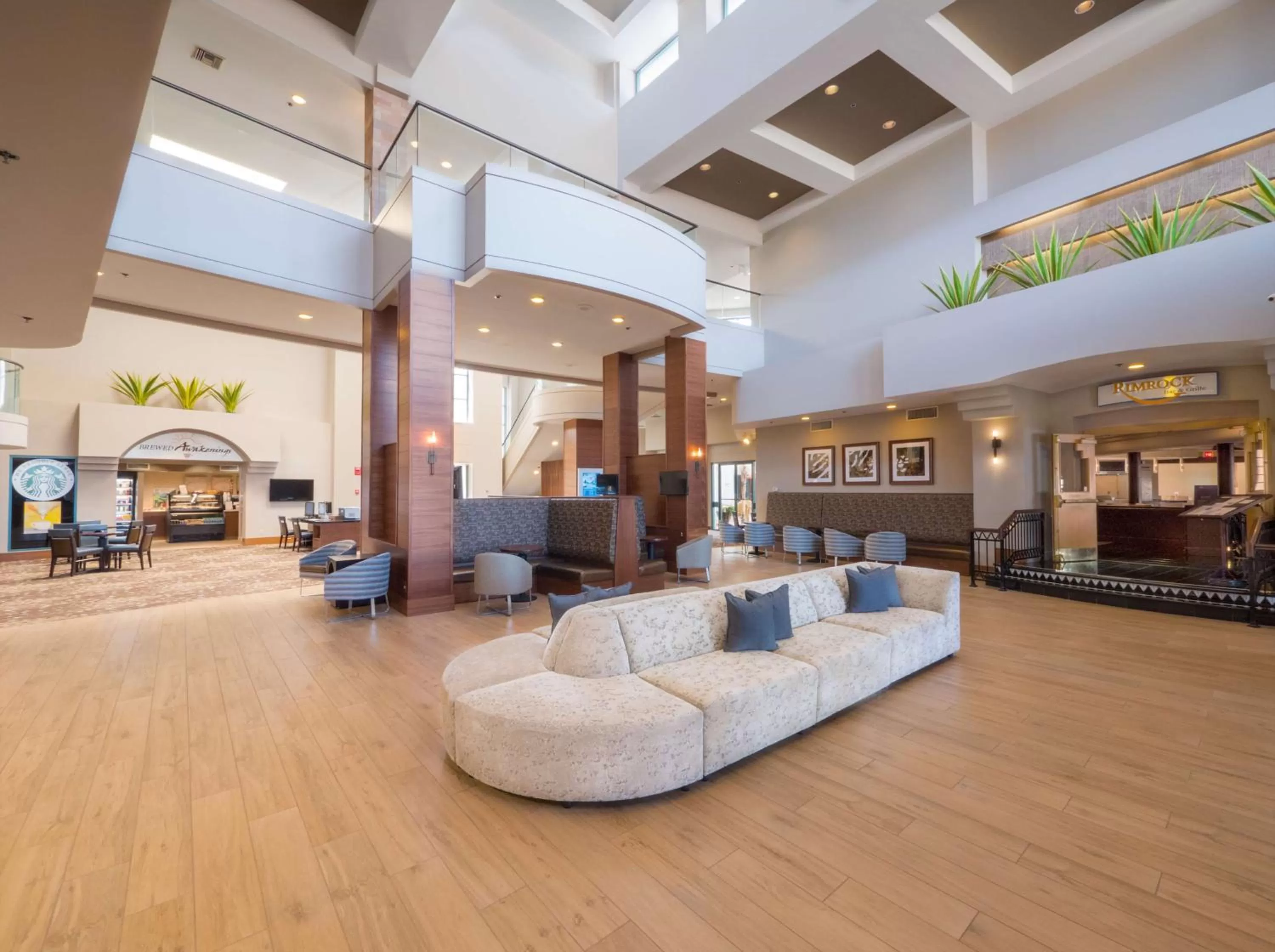 Lobby or reception in Hilton Phoenix Airport