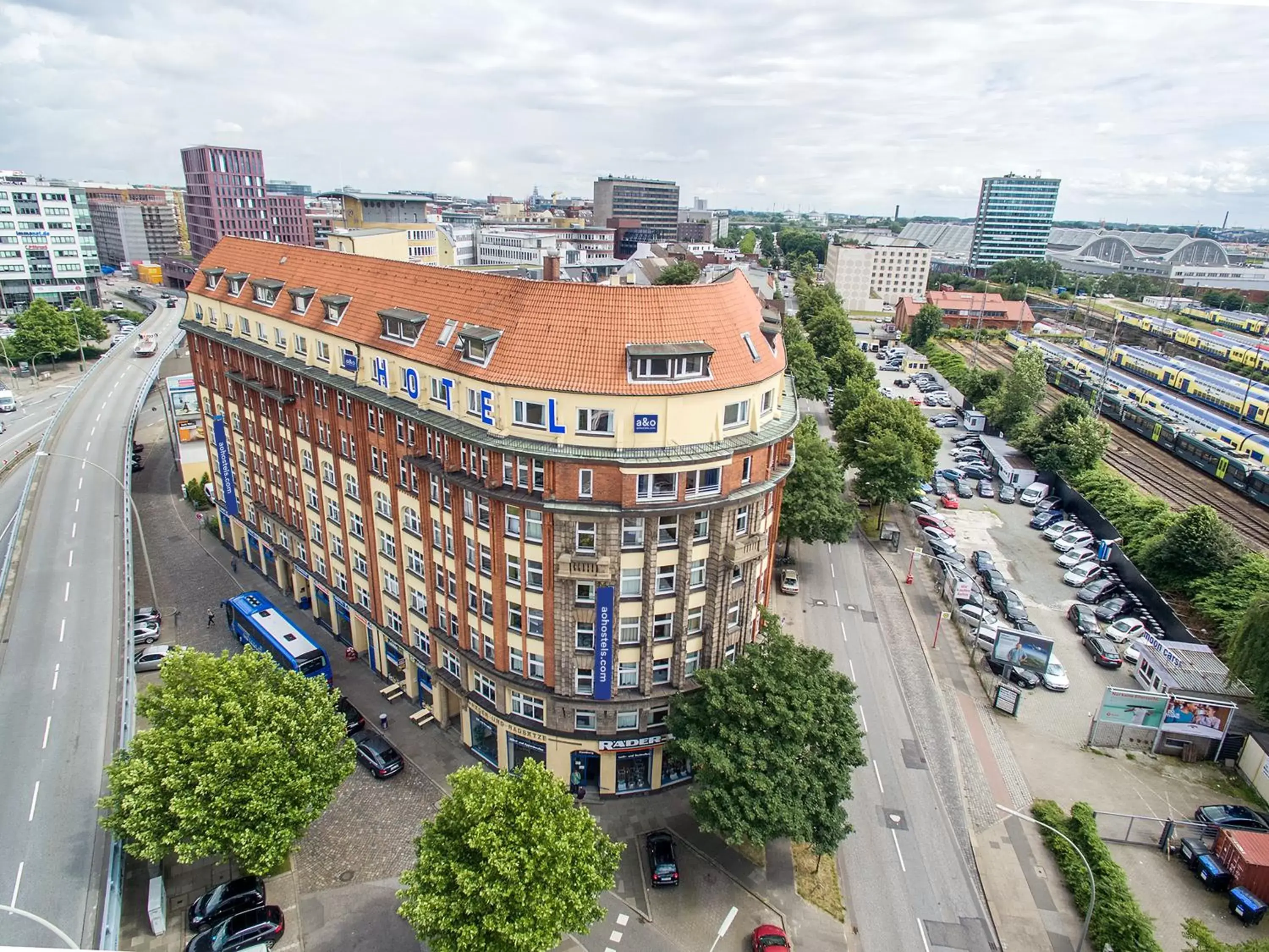 Property building, Bird's-eye View in A&O Hamburg Hauptbahnhof