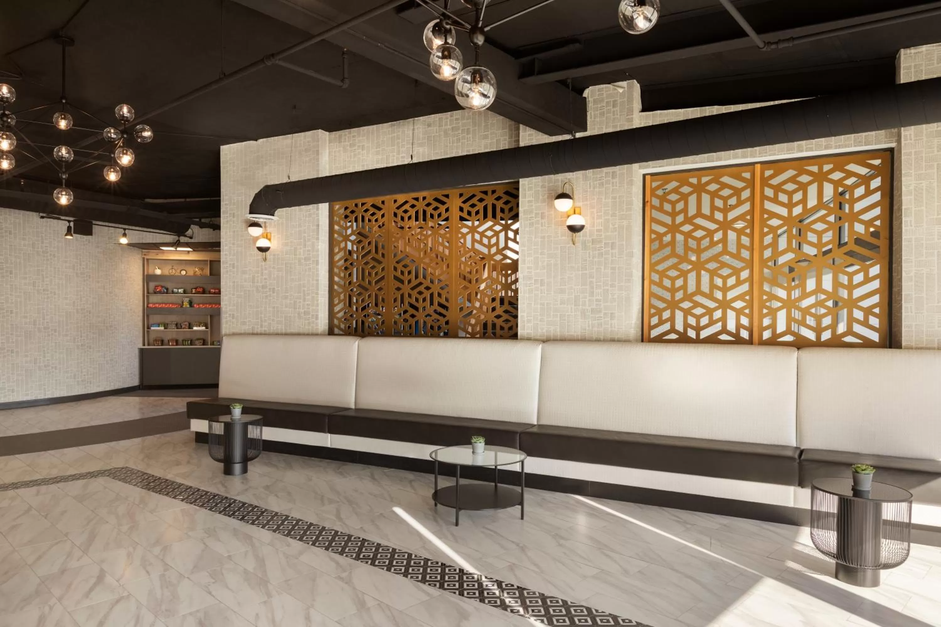 Lobby or reception in Holiday Inn Philadelphia Arpt-Stadium Area by IHG