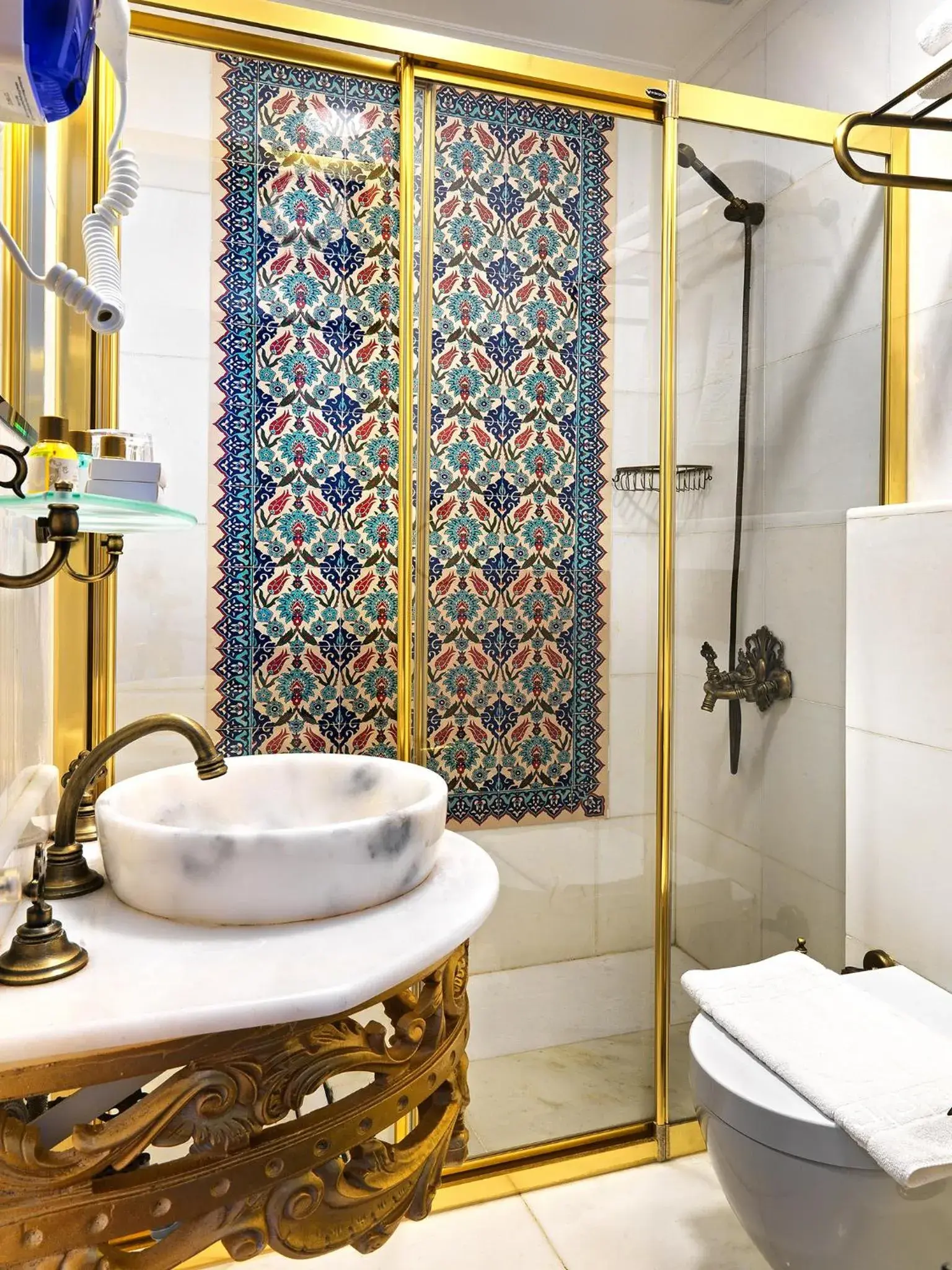 Shower, Bathroom in White Monarch Hotel