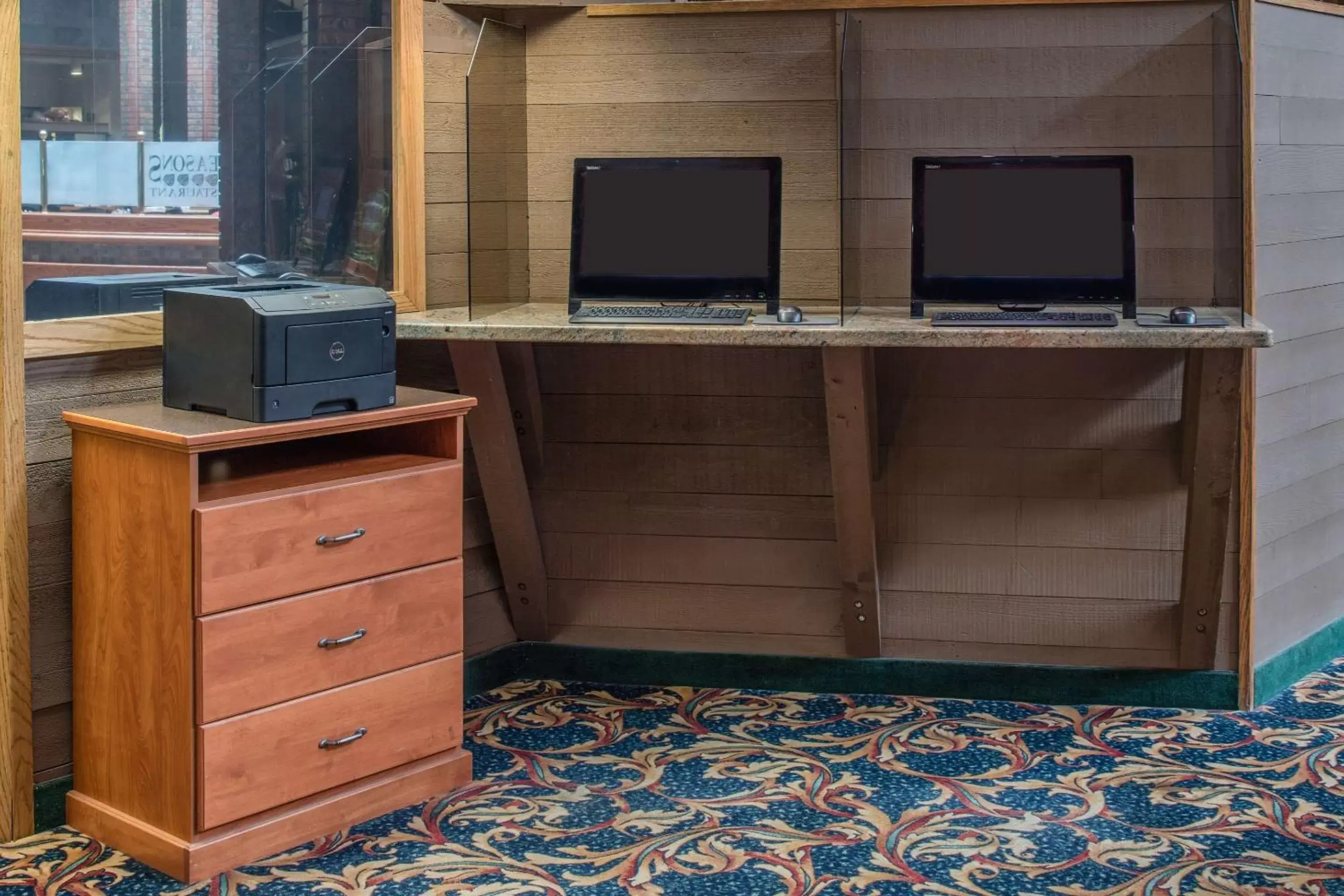 Business facilities, TV/Entertainment Center in Red Lion Hotel Pasco Airport & Conference Center