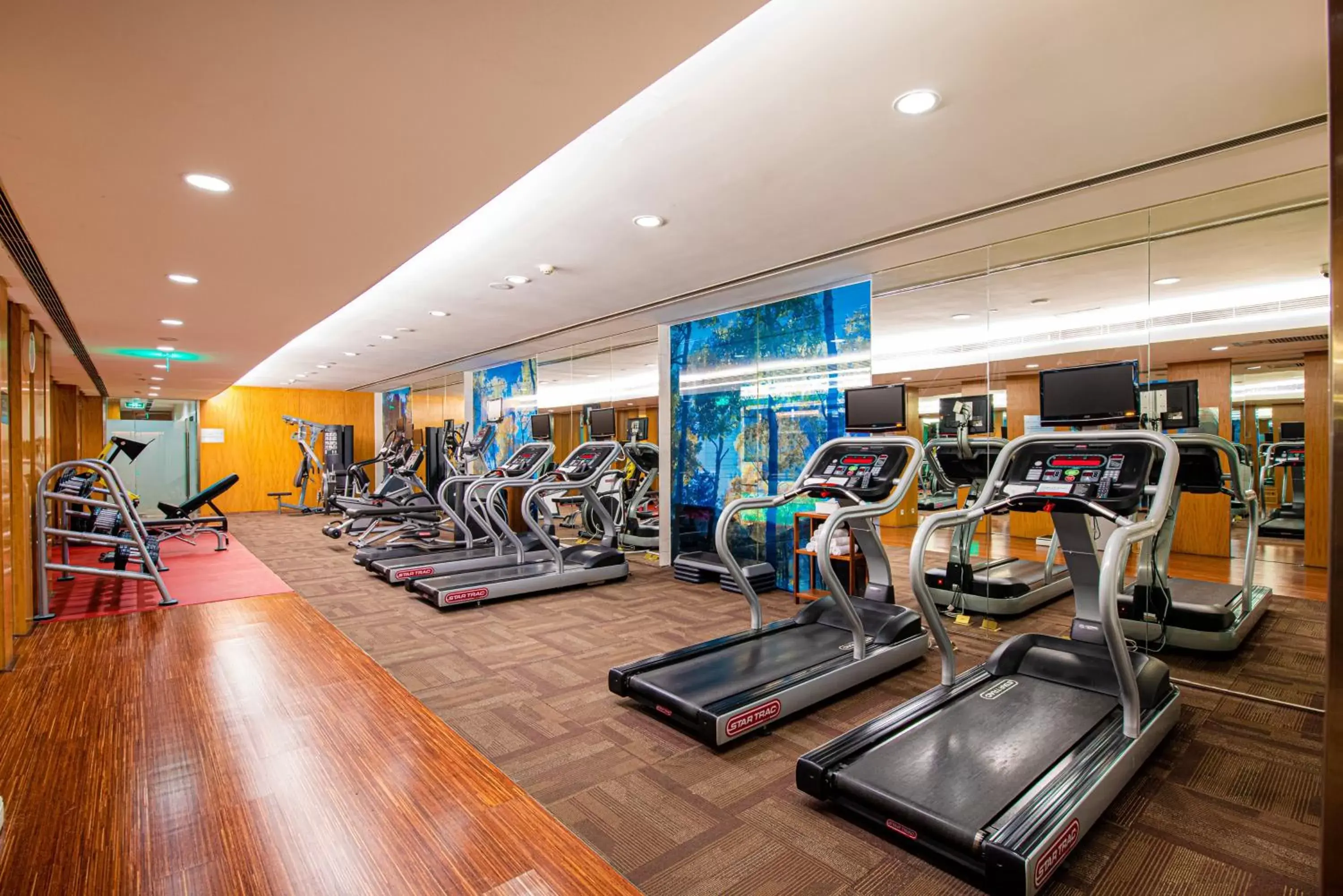 Fitness centre/facilities, Fitness Center/Facilities in Holiday Inn Qingdao City Center, an IHG Hotel - Shopping MALL