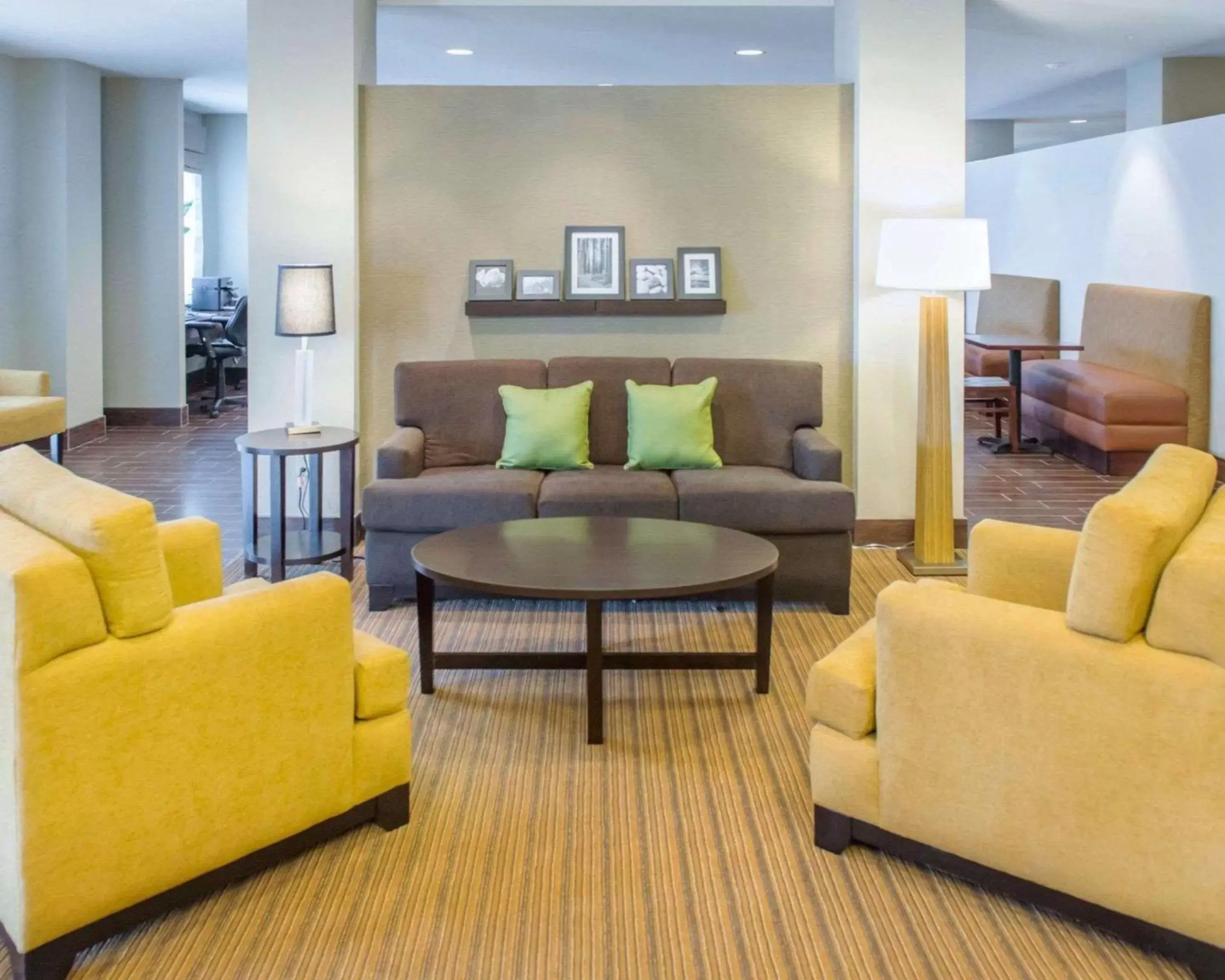 Lobby or reception, Seating Area in Sleep Inn & Suites Defuniak Springs