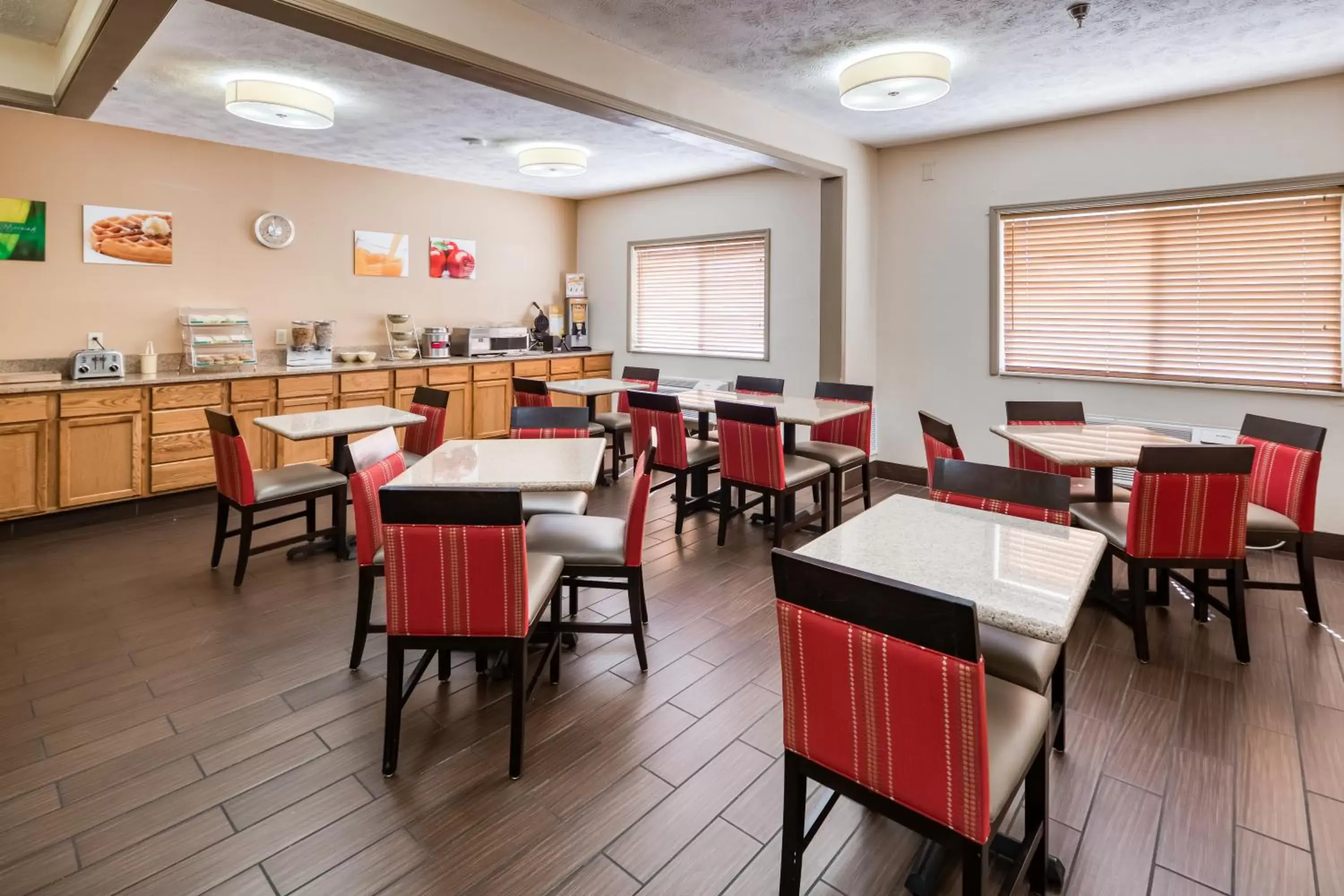Breakfast, Restaurant/Places to Eat in Quality Inn & Suites Springfield Southwest near I-72