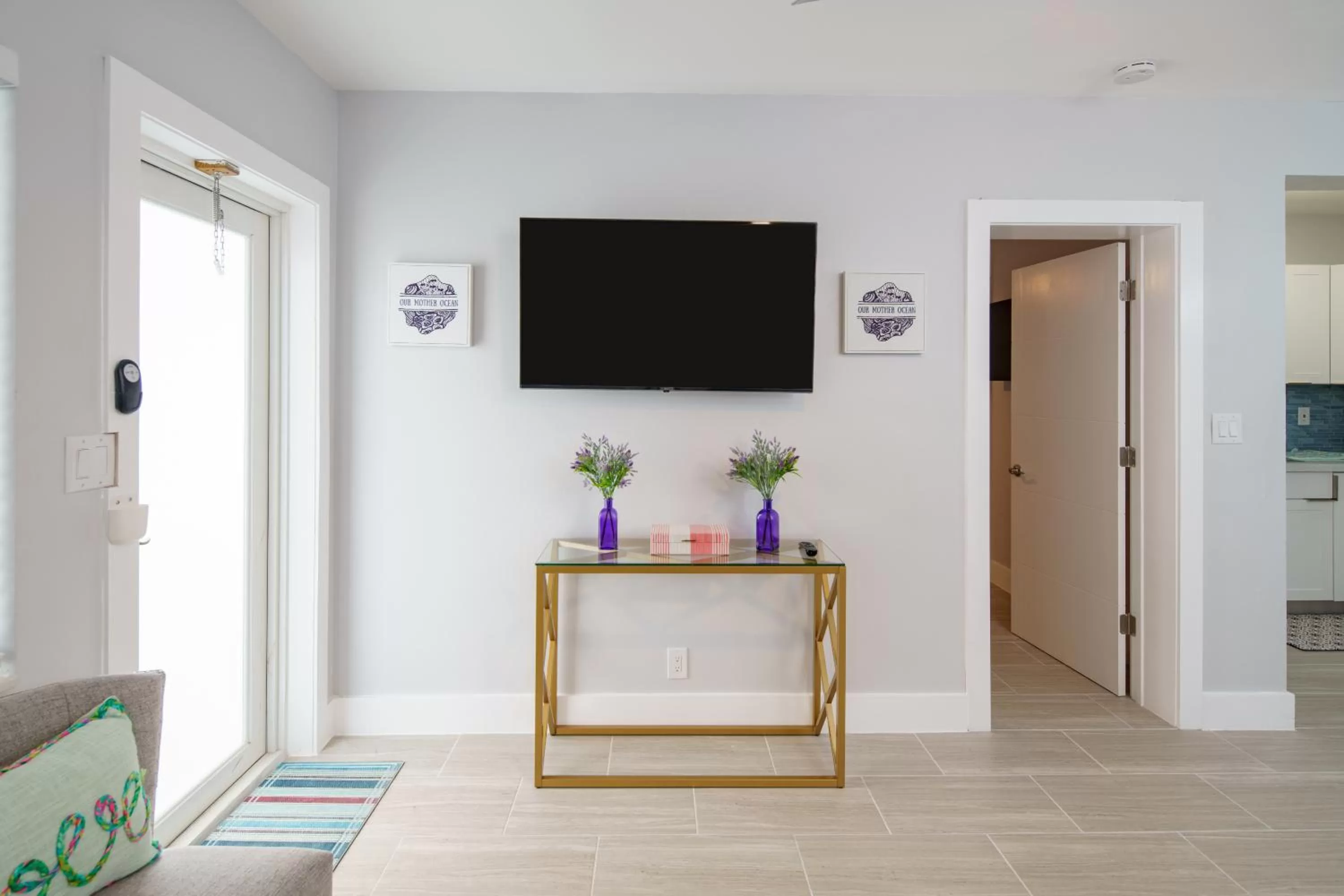 TV and multimedia in The Surf Hollywood Beach