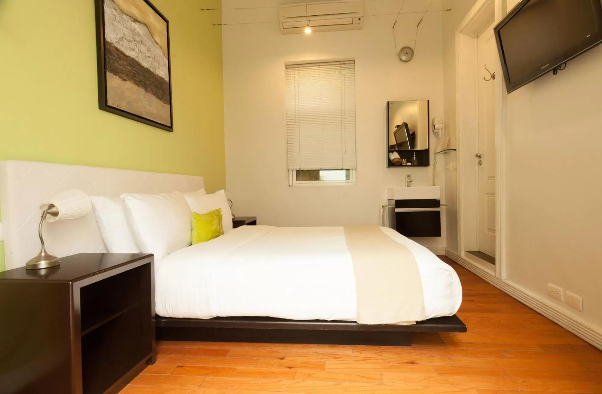 Photo of the whole room, Bed in Hotel Villa Condesa