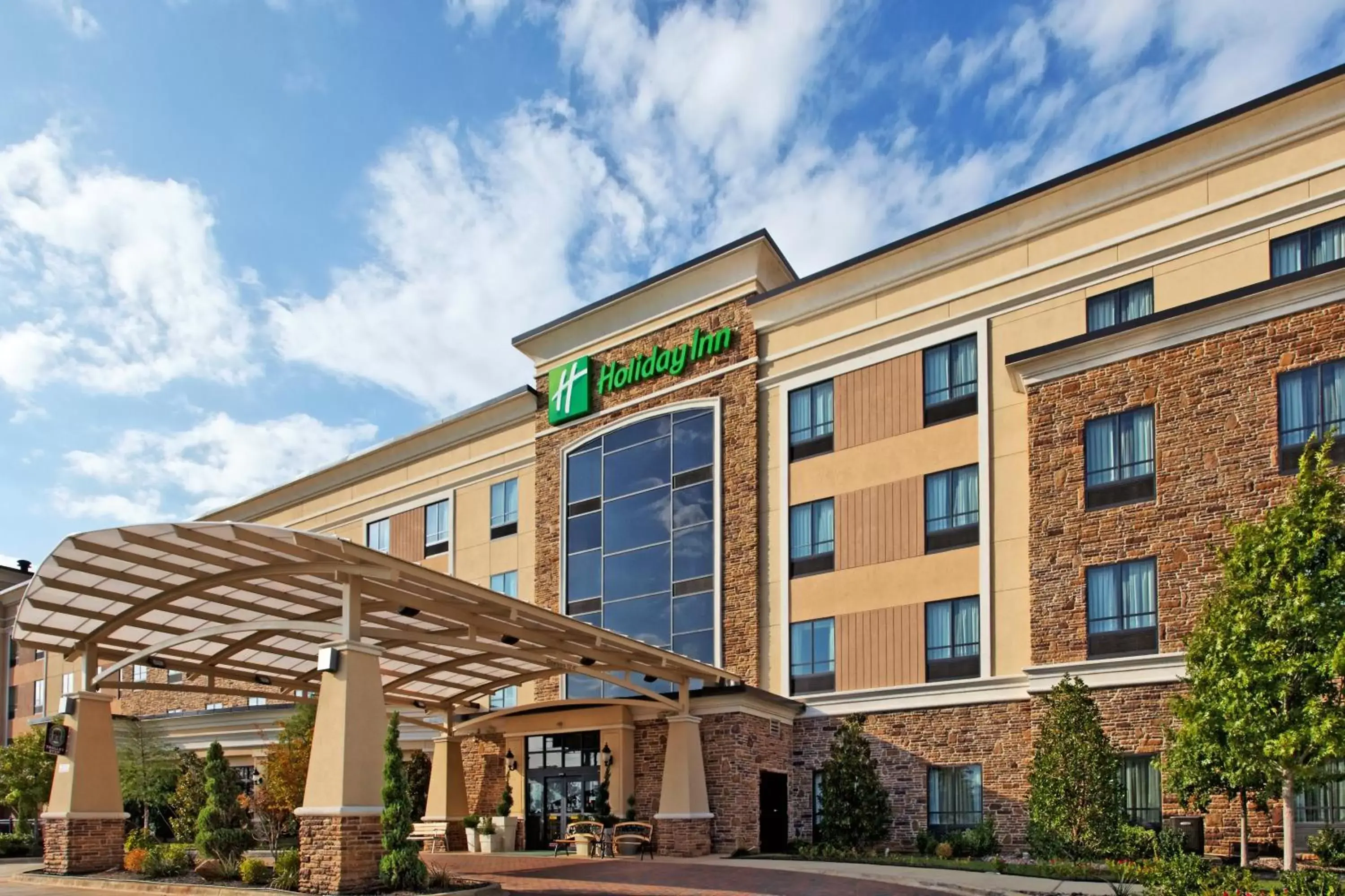 Property building in Holiday Inn Arlington Northeast, an IHG Hotel