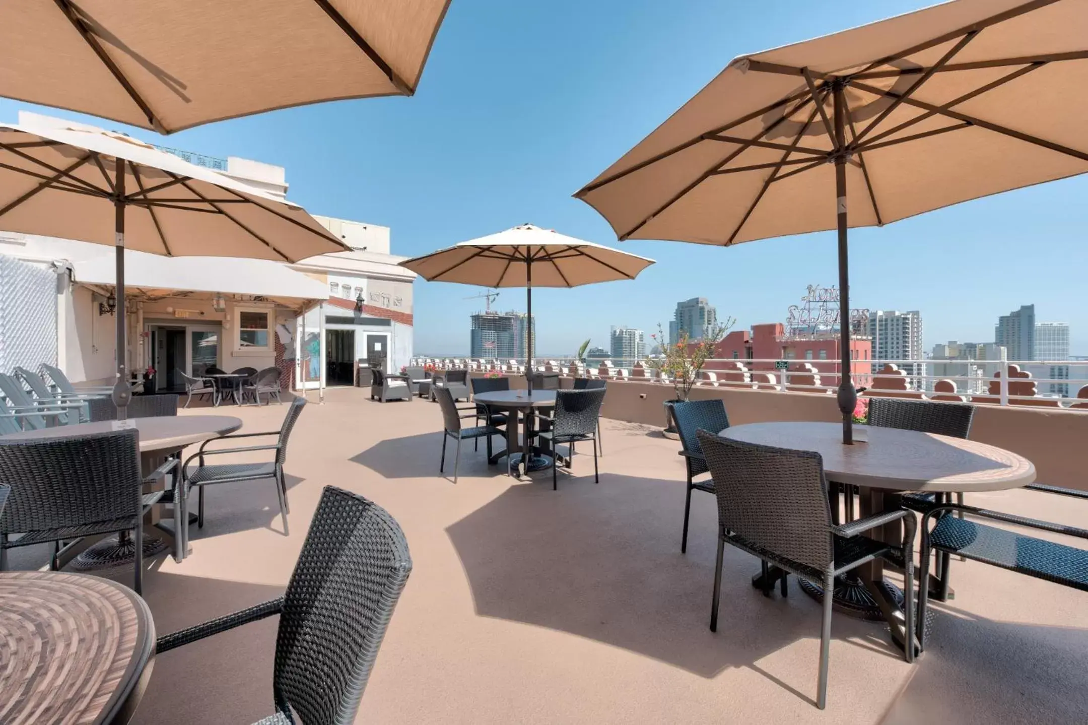 Restaurant/Places to Eat in Gaslamp Plaza Suites