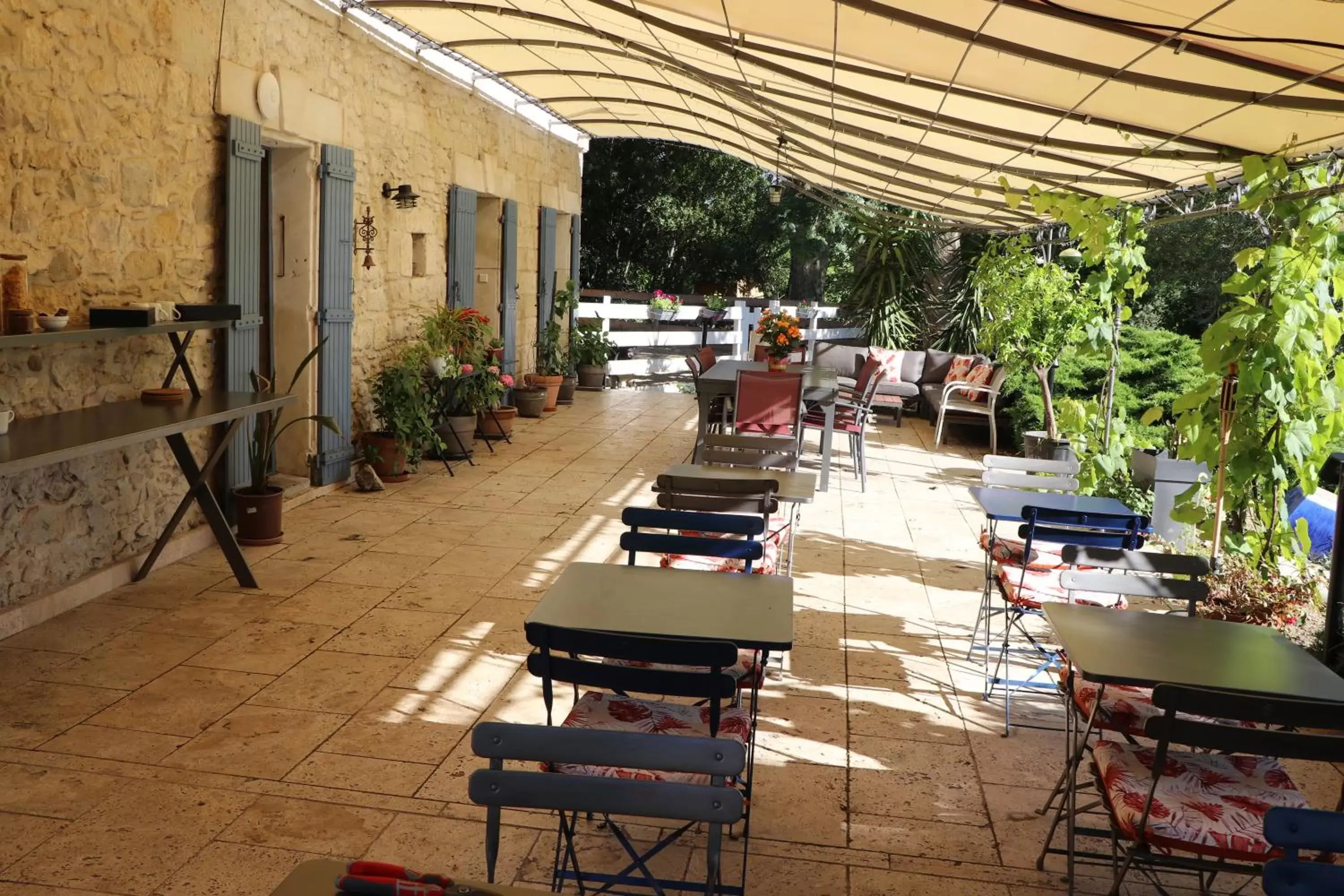 Patio, Restaurant/Places to Eat in Mas des Cerisiers