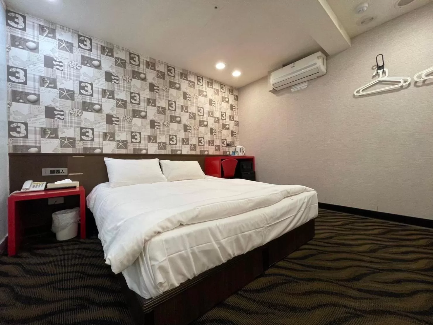 Bed in Funny Ximen Hotel