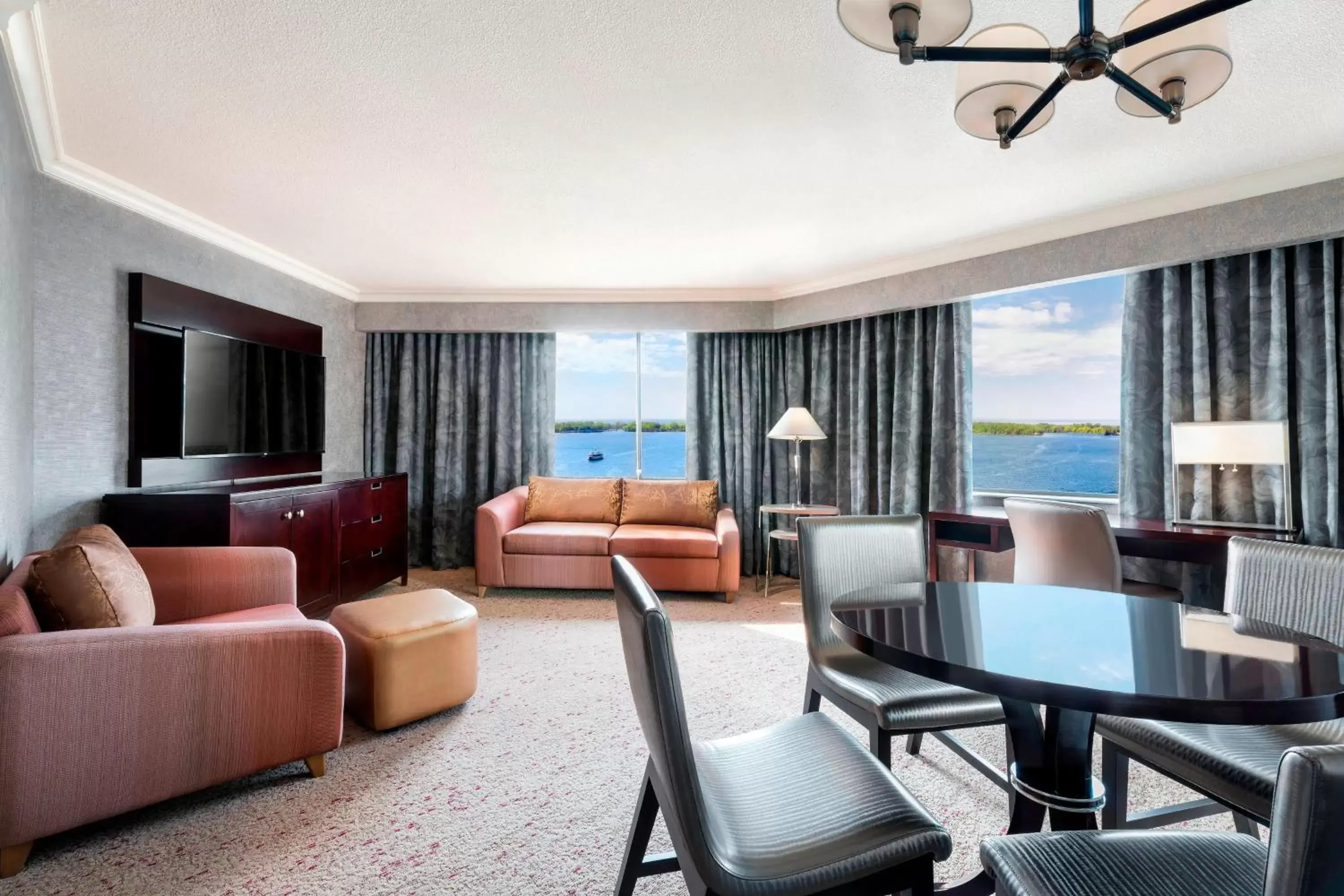 Photo of the whole room, Seating Area in The Westin Harbour Castle, Toronto