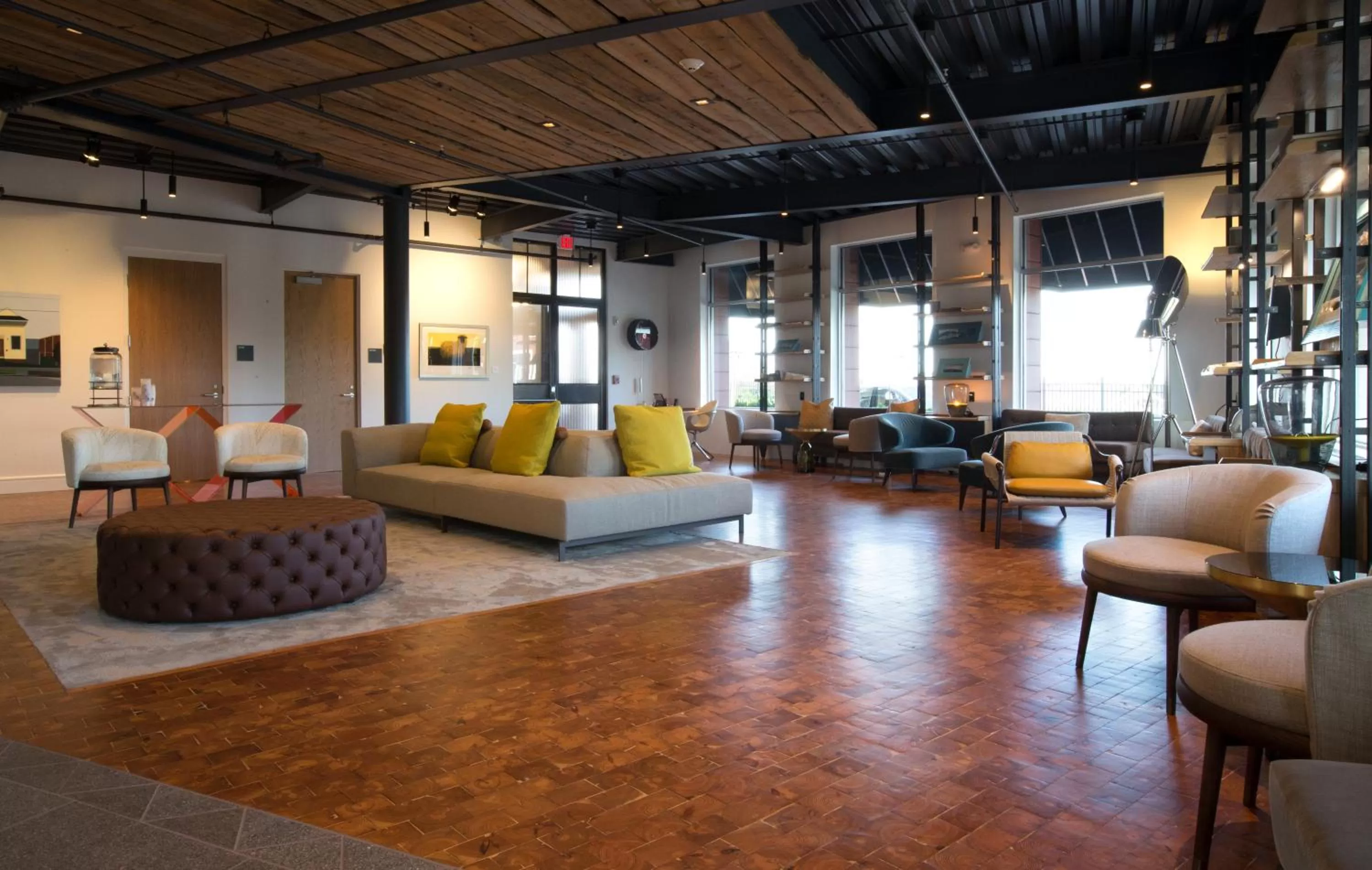 Communal lounge/ TV room in 250 Main Hotel