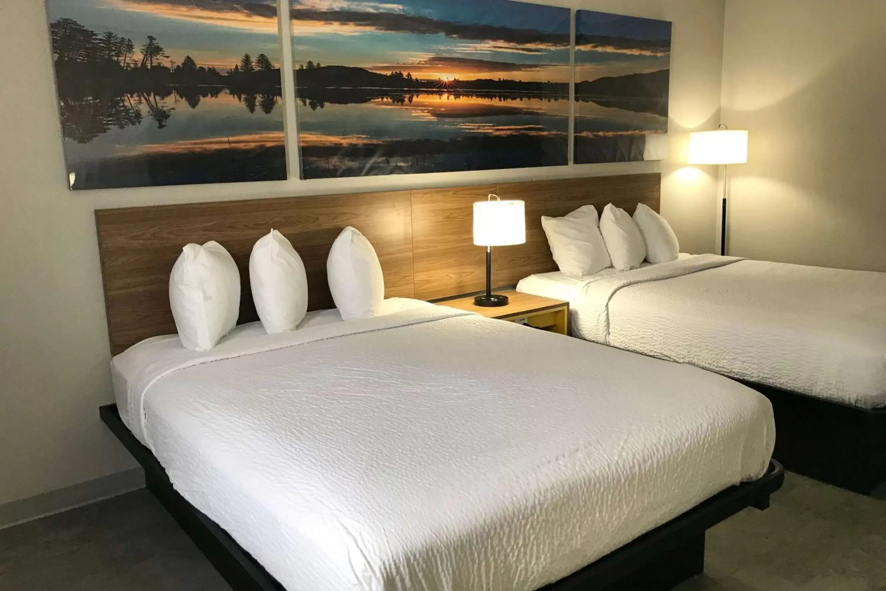 Photo of the whole room, Bed in Days Inn by Wyndham Rawlins