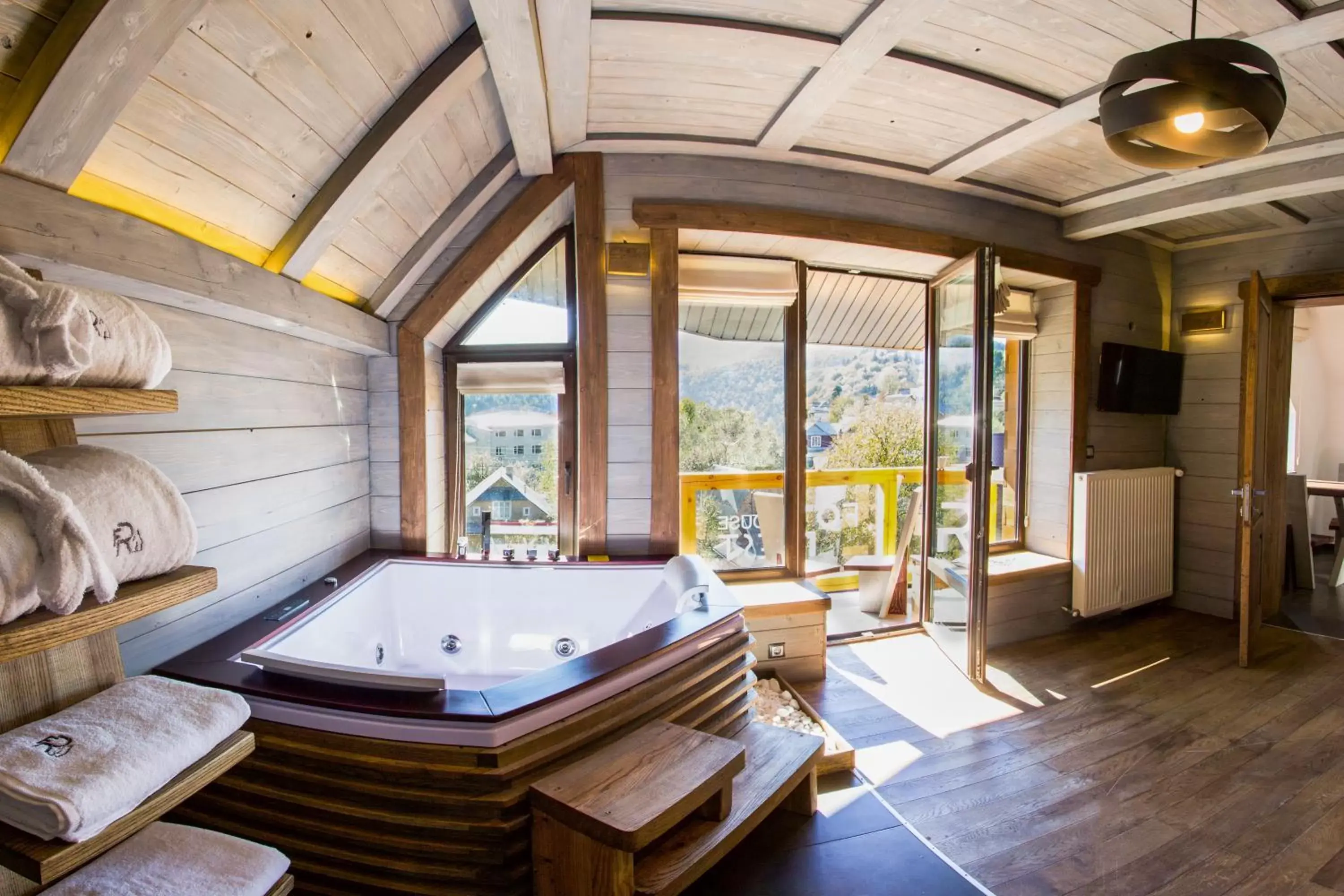 Duplex Apartment with Mountain View in FoRest Duplex Apartment with Mountain View in FoRest