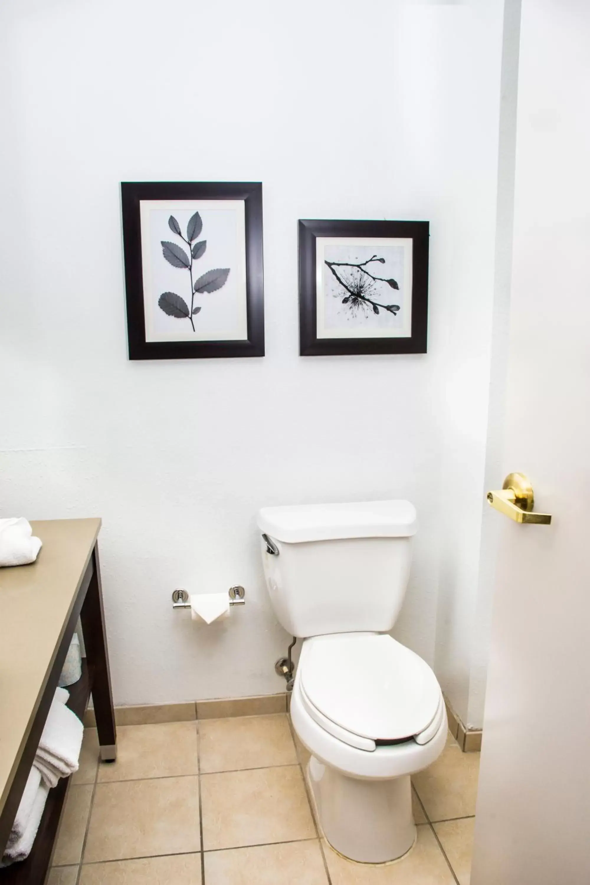 Bathroom in Country Inn & Suites by Radisson, Winchester, VA