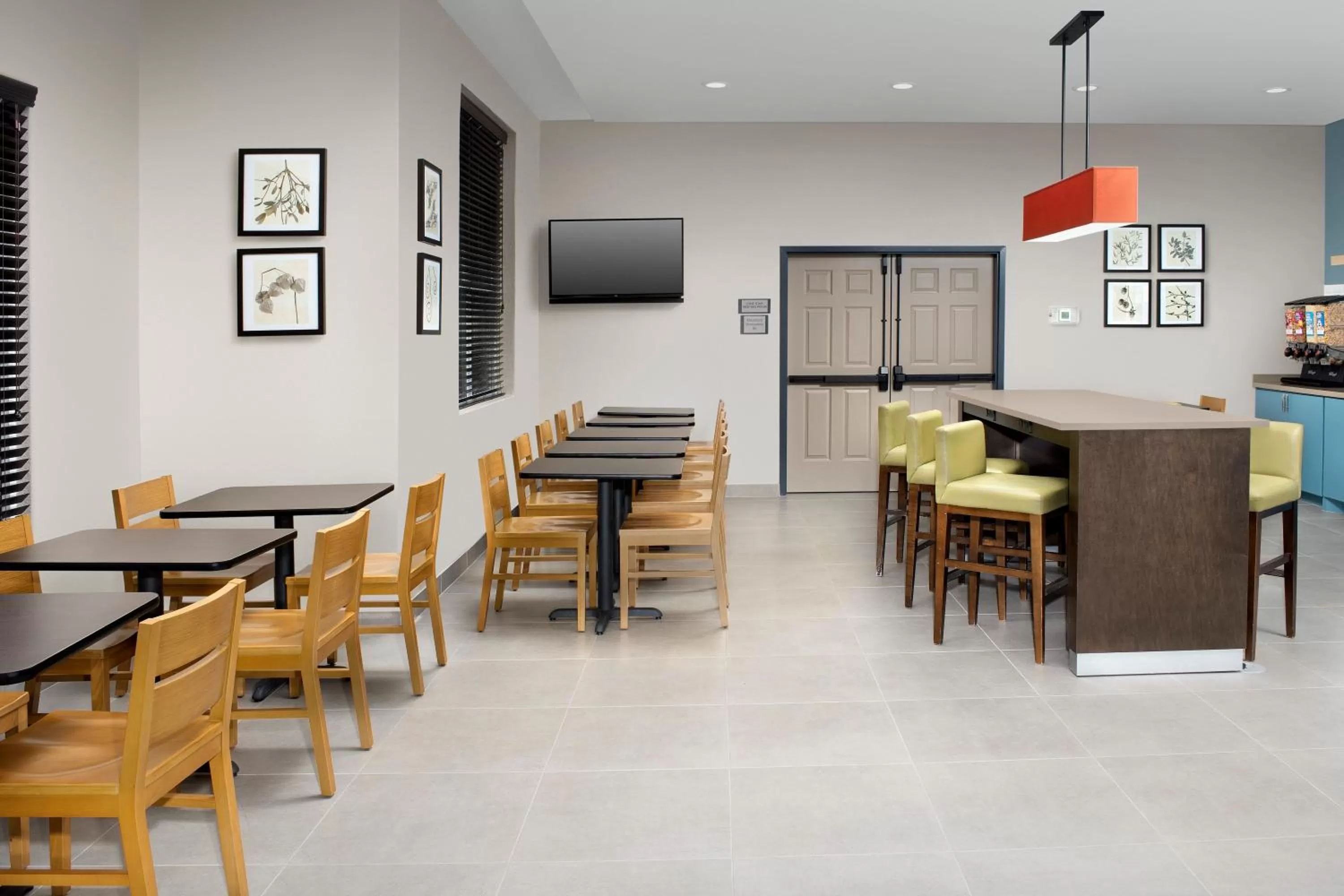 Breakfast in Country Inn & Suites by Radisson, Houston Intercontinental Airport East, TX