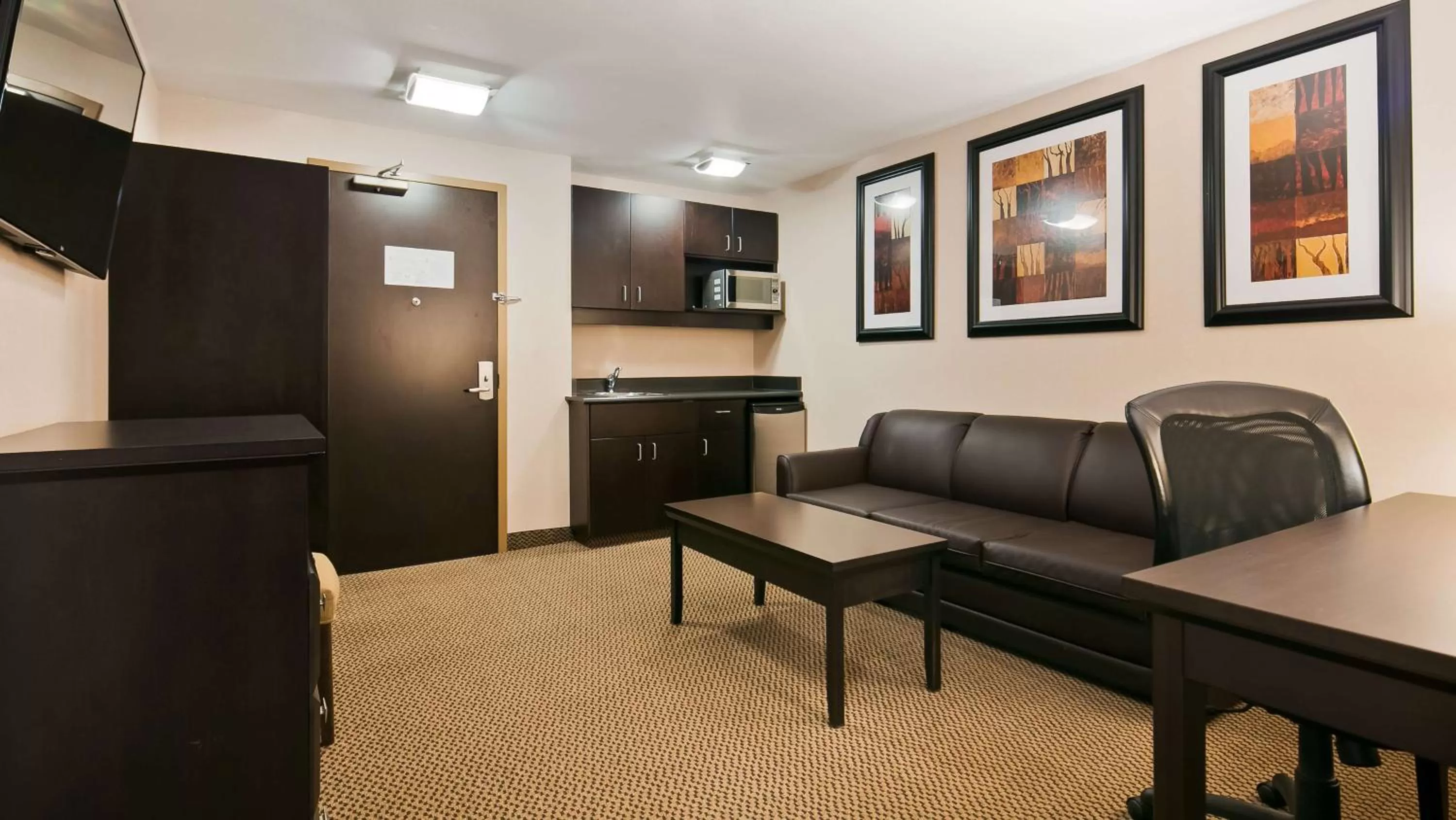 One-Bedroom Queen Suite with Sofa Bed - Non-Smoking in Best Western Bonnyville Inn & Suites