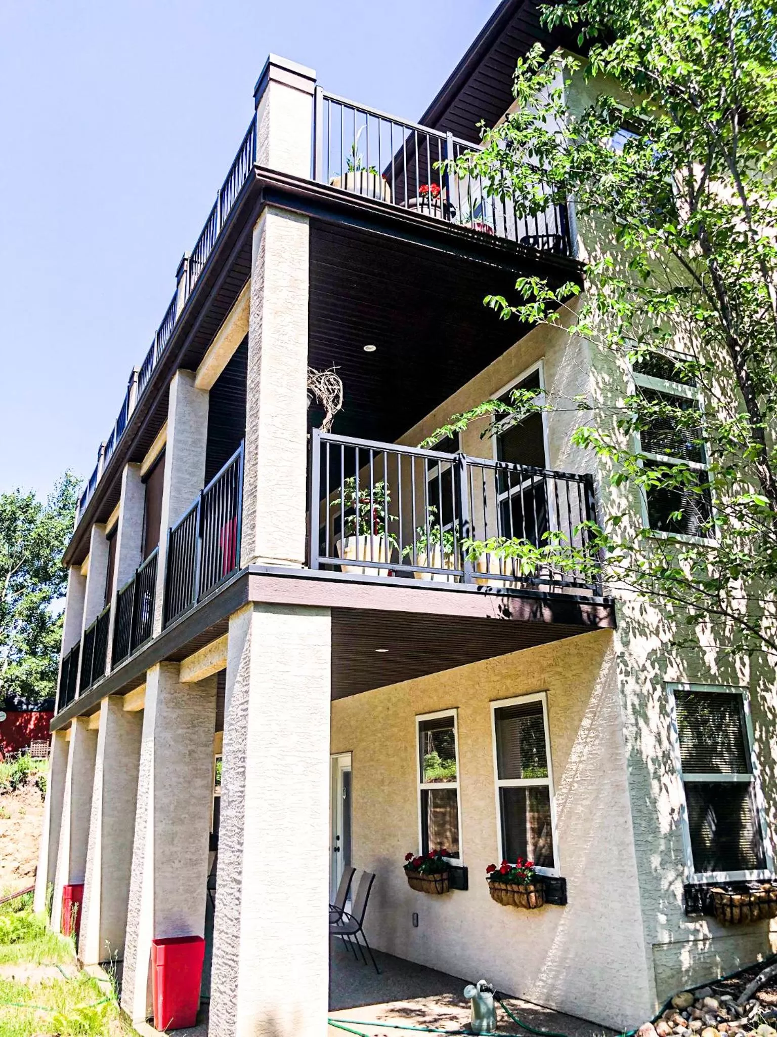 Property building in Wolf Creek Bed and Breakfast