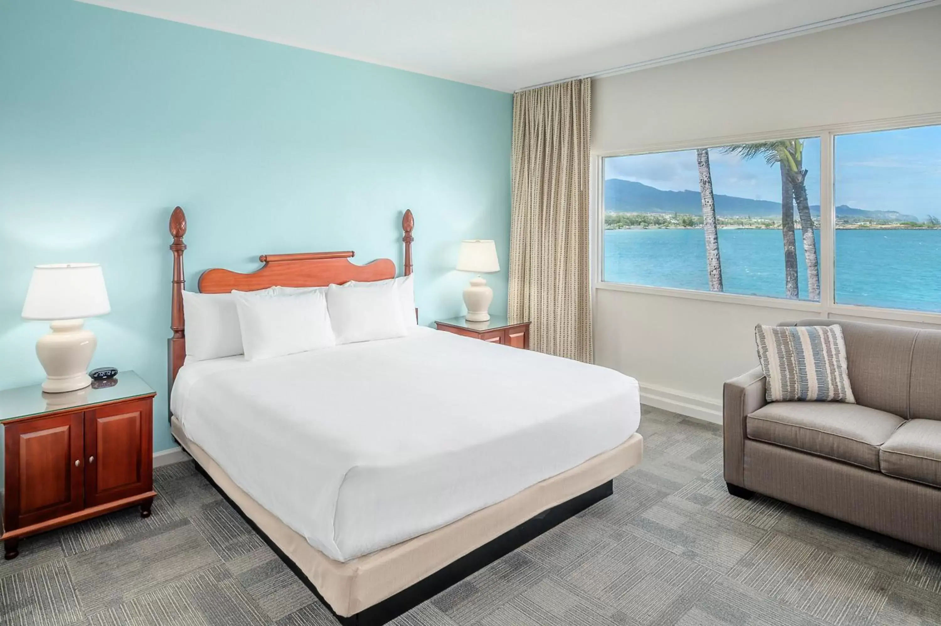 Bed in Maui Beach Hotel