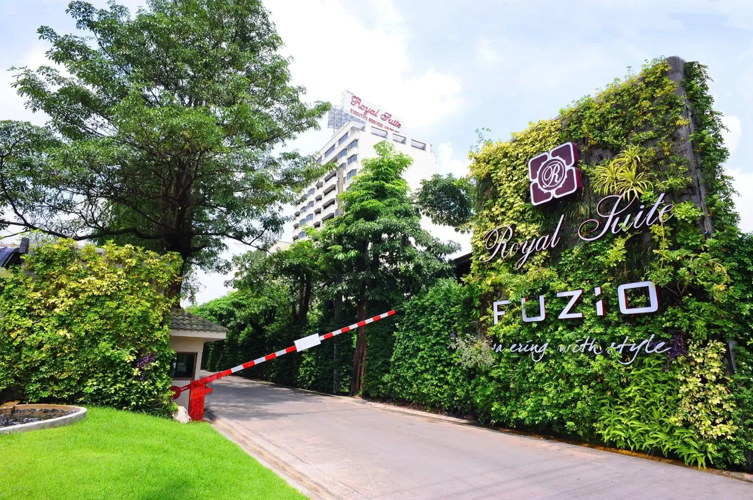 Facade/entrance in Royal Suite Hotel Bangkok